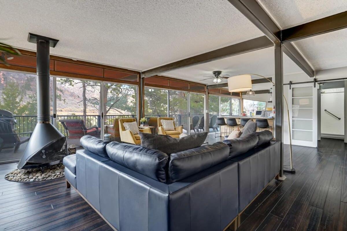 Family Room photo 3