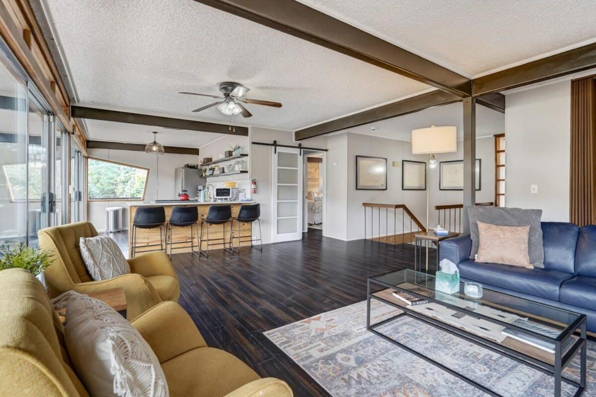 Family Room photo 2