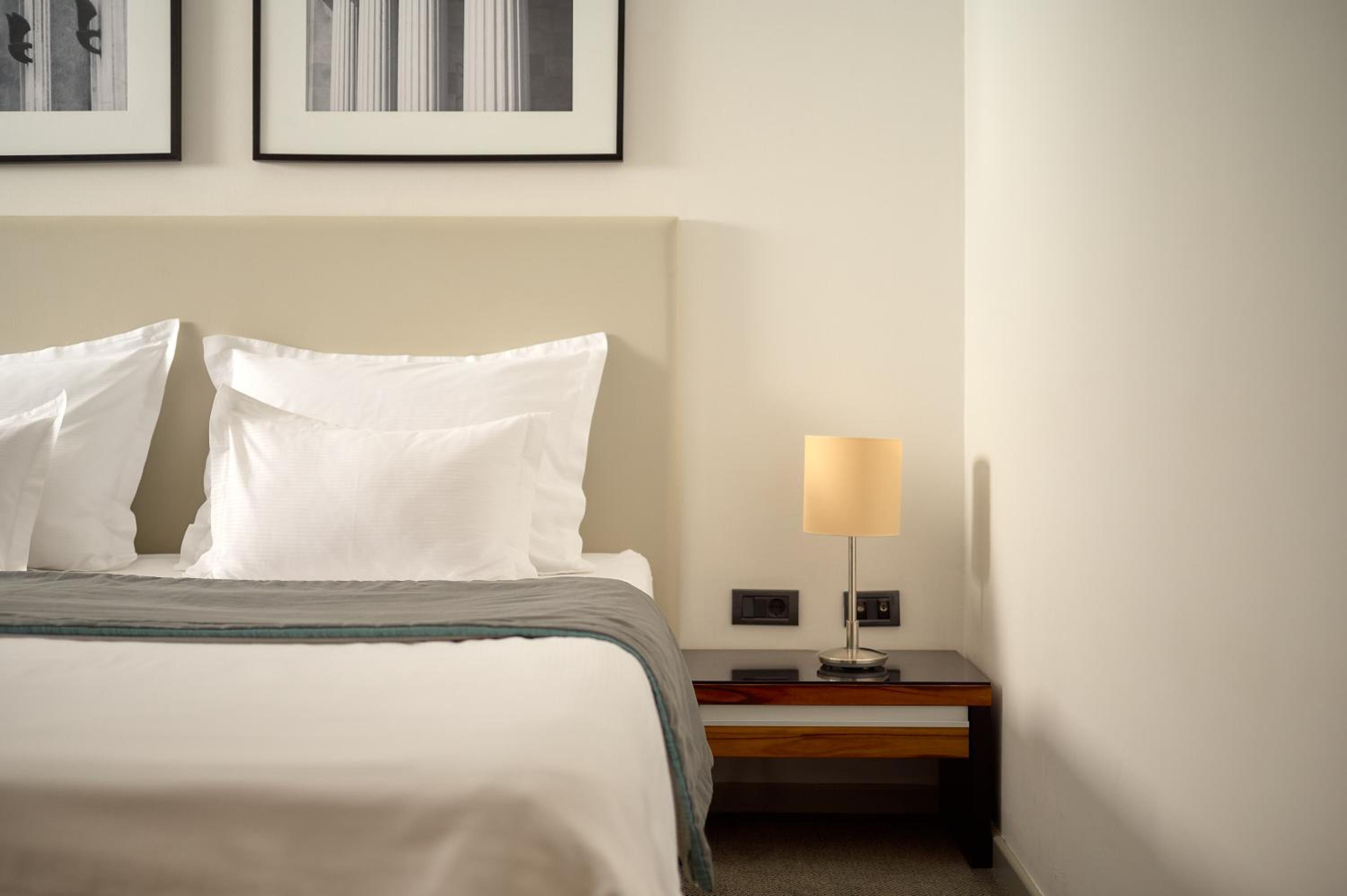 Standard Double or Twin Room thumbnail 6