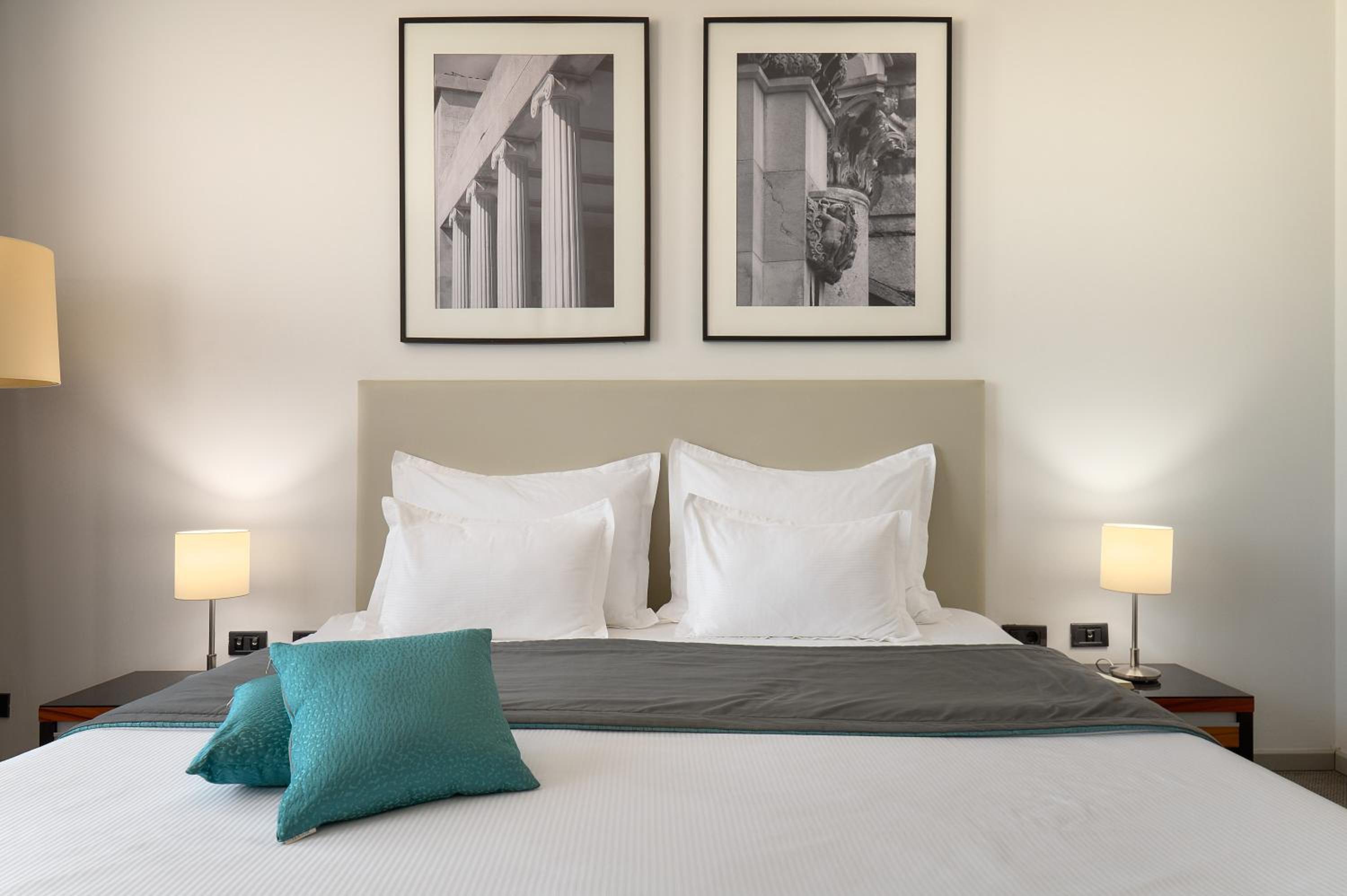Deluxe Double or Twin Room - Photo 8
