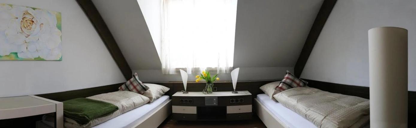 Standard Twin Room - Photo 5