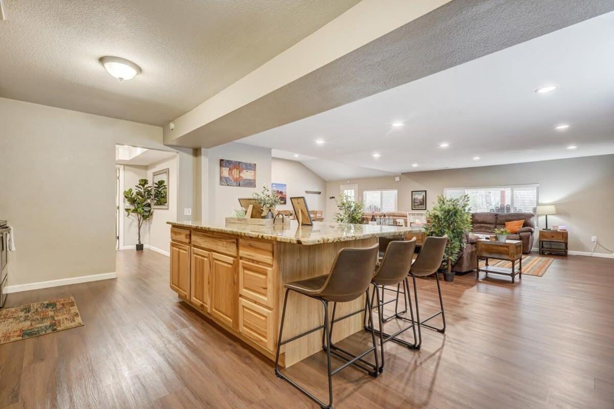 Family Room photo 3