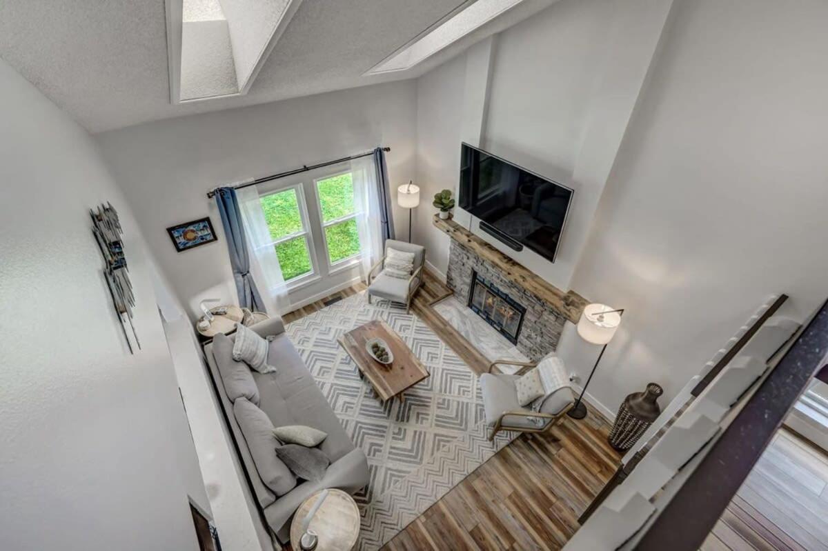 Family Room photo 3