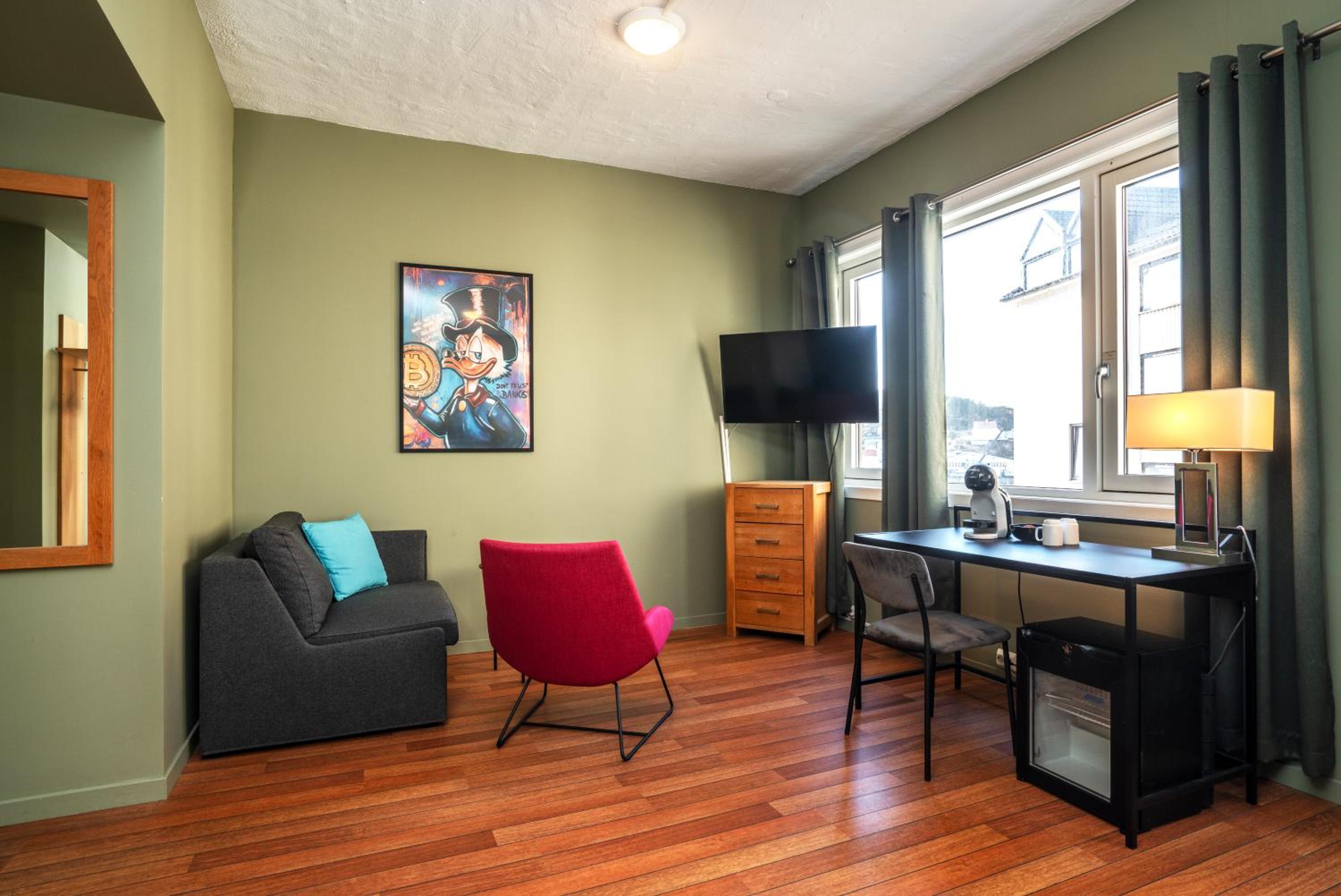 Family Room photo 3