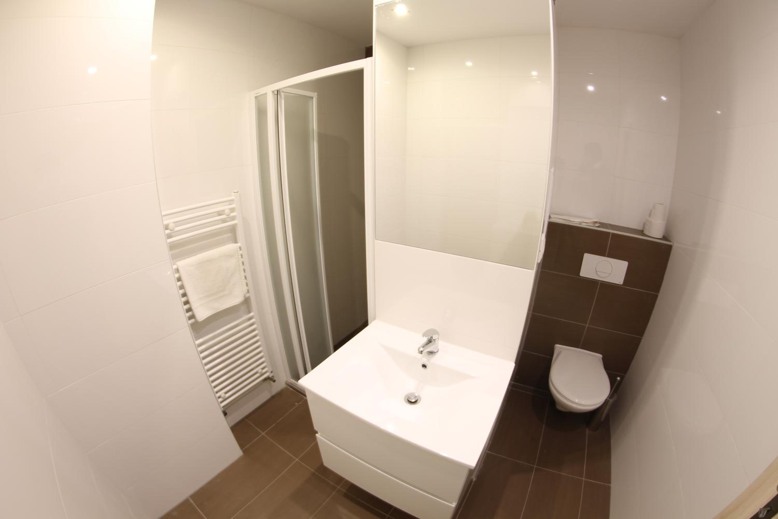 Premium Double or Twin Room - Photo 9