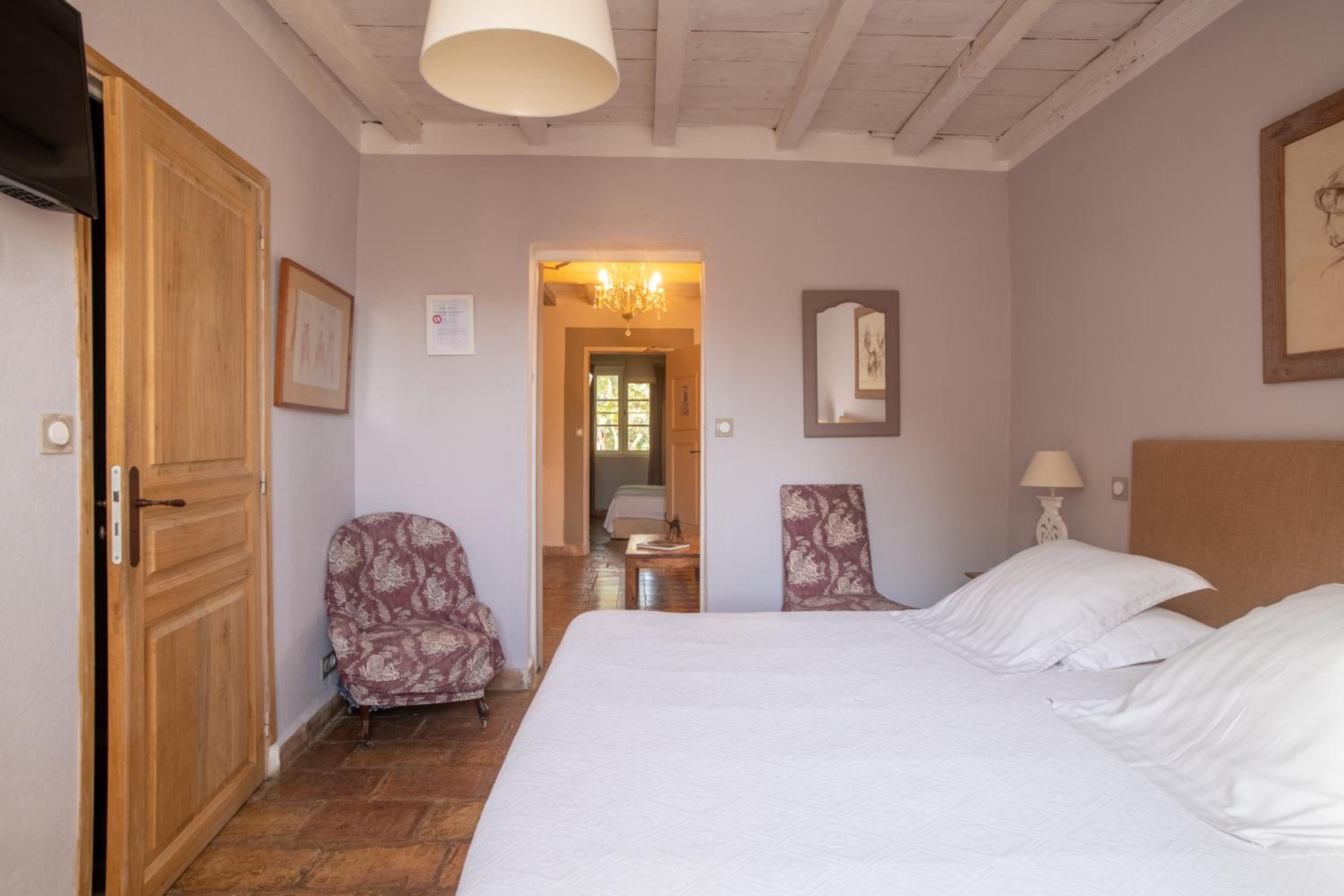 Standard Double Room - Photo 6