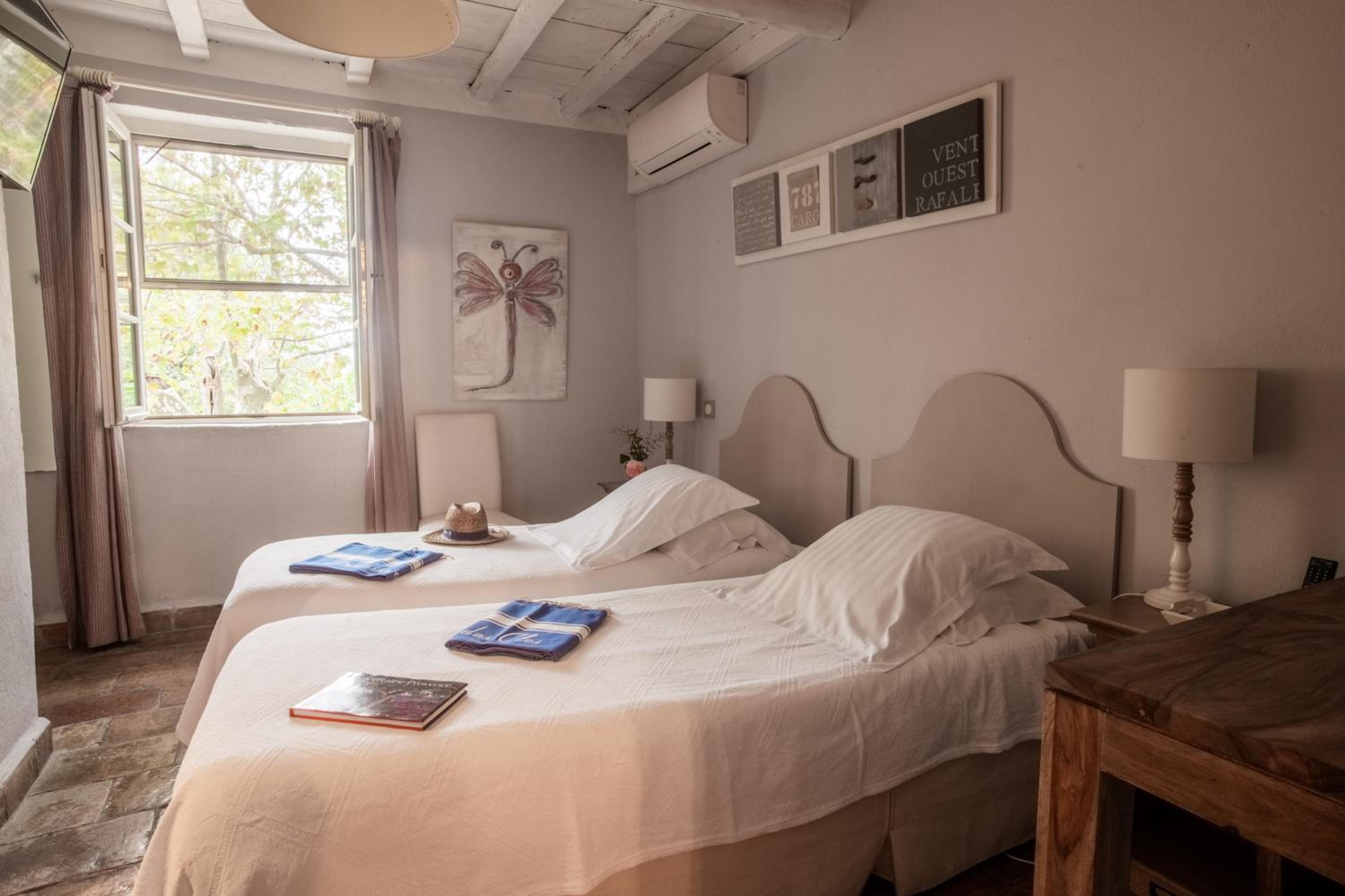 Standard Double Room - Photo 4