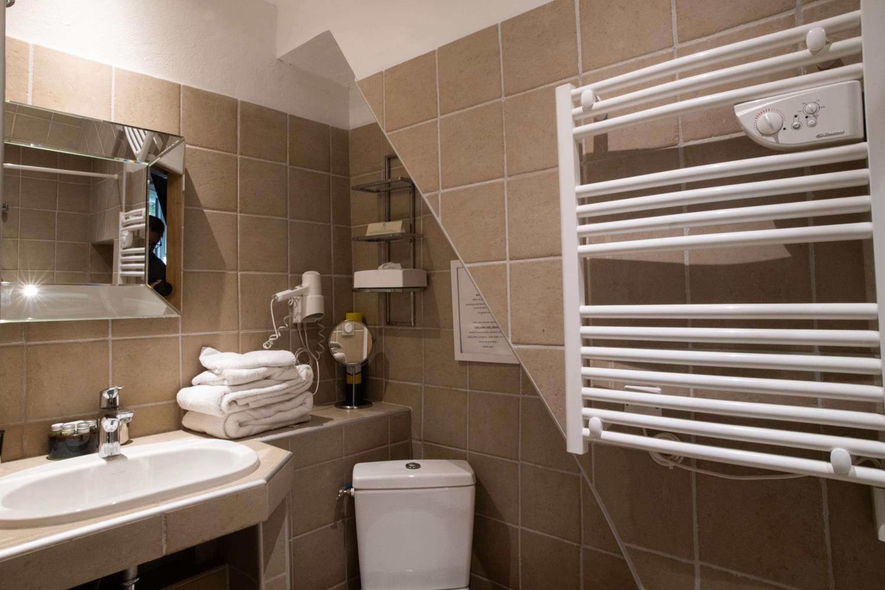 Standard Double Room - Photo 2