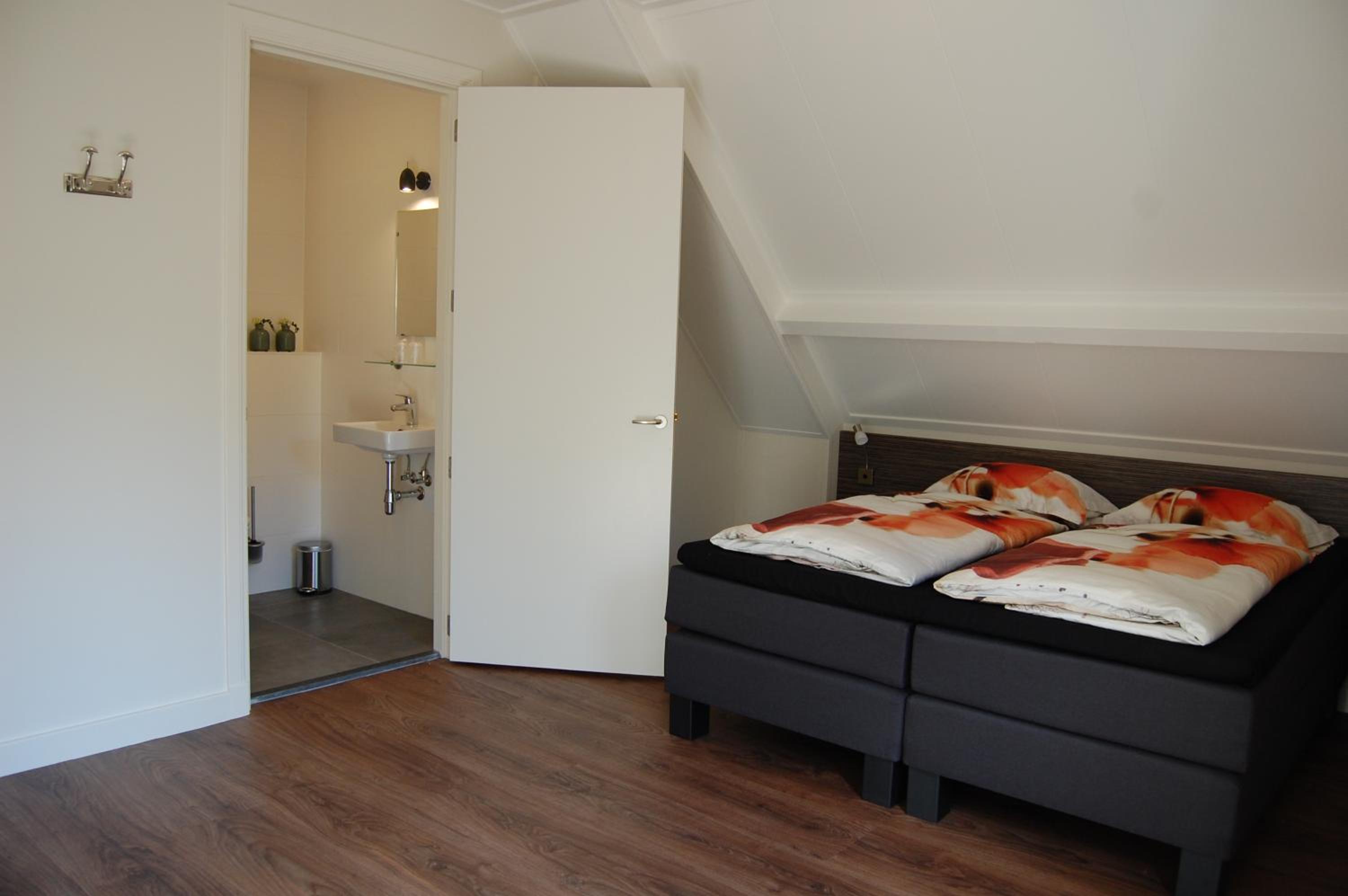 Double Room with Private Bathroom photo 3