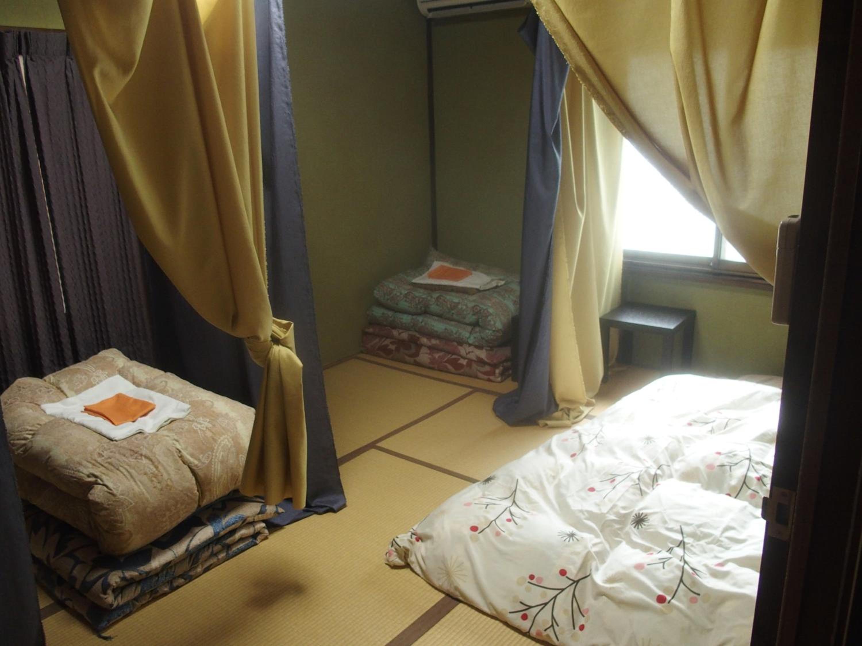 Japanese-Style Male Dormitory Room photo 3