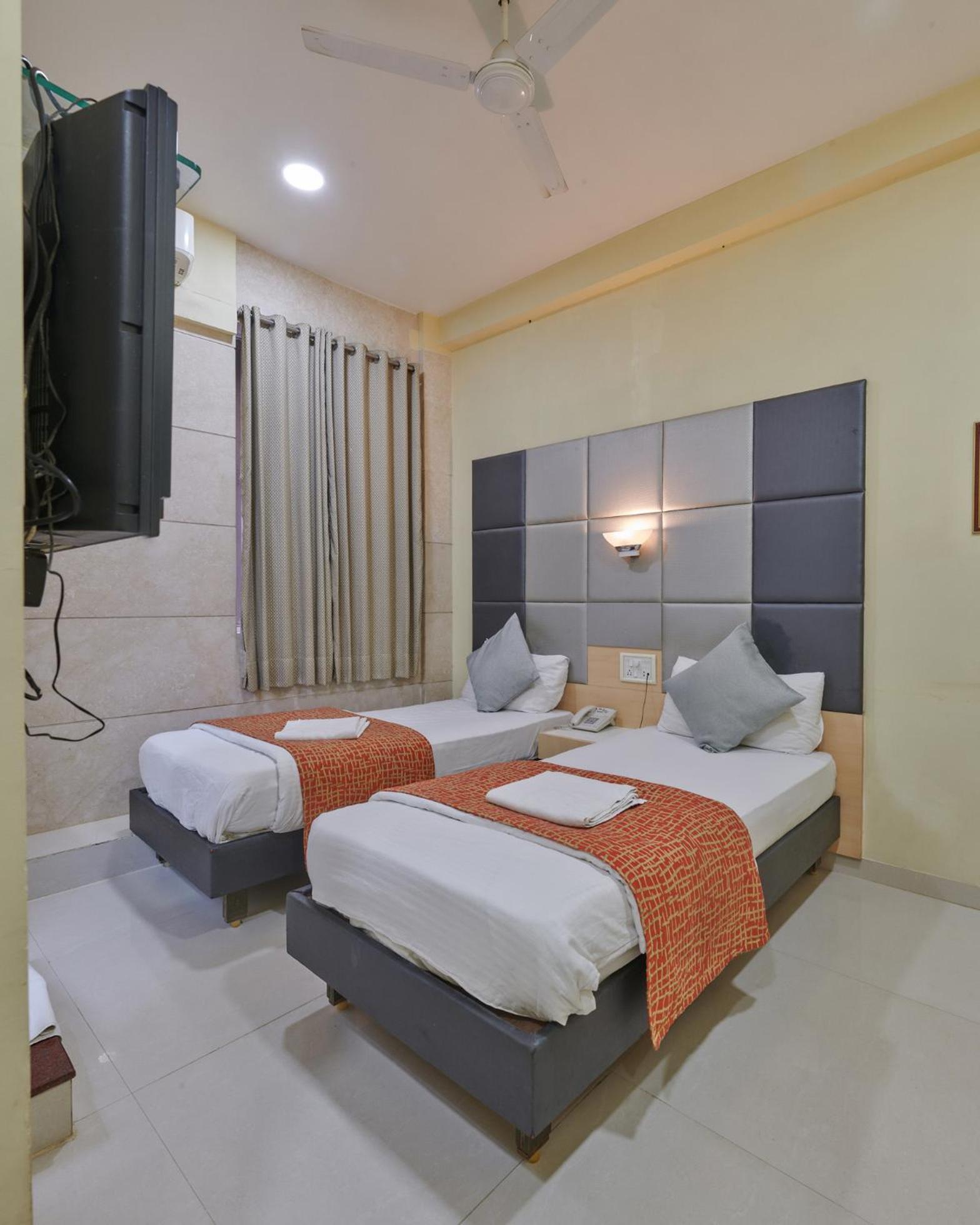 Standard Twin Room - Photo 2