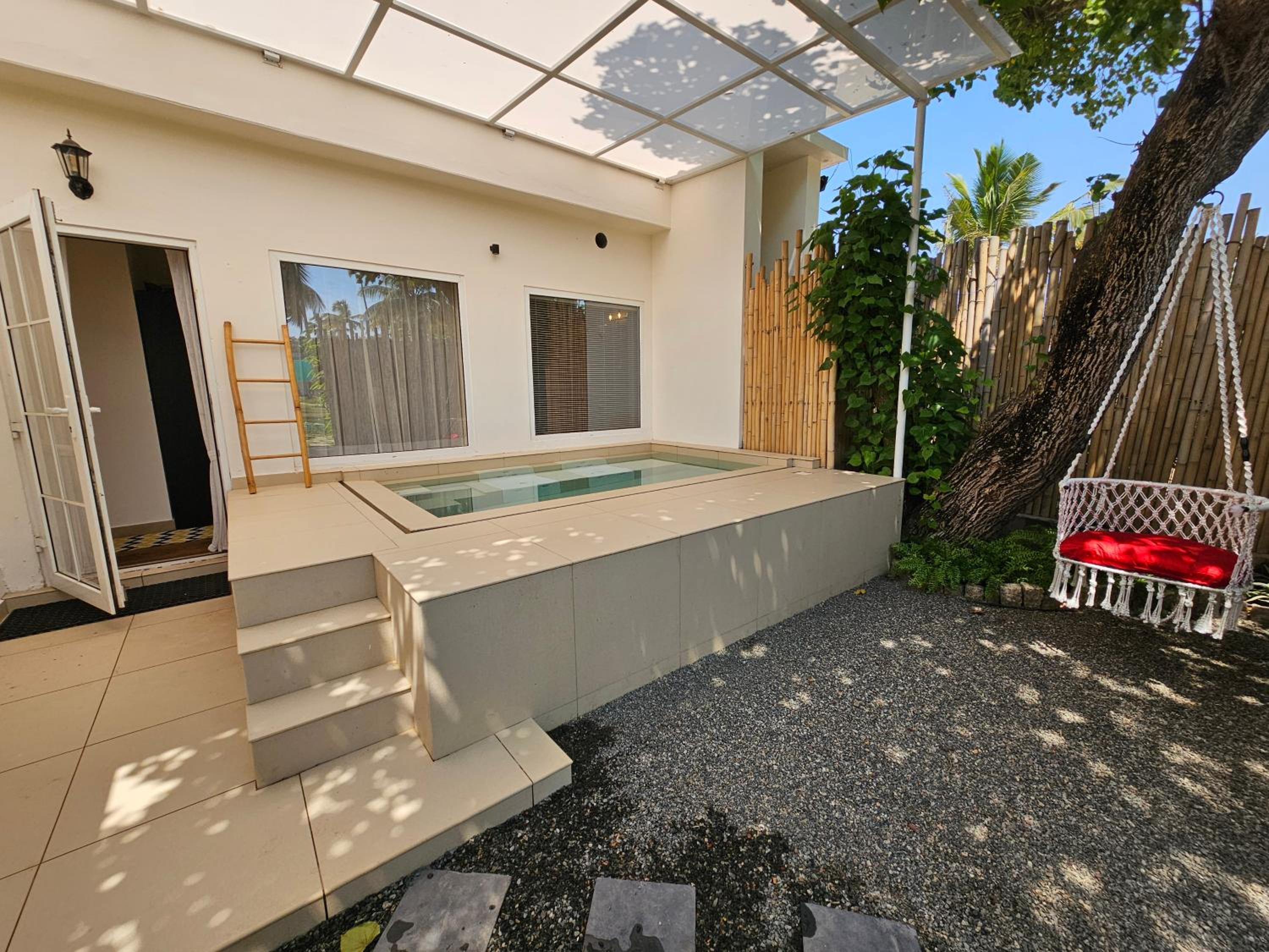 Ocean Front Club Premier Room with Private Jacuzzi Plunge Pool, photo 6