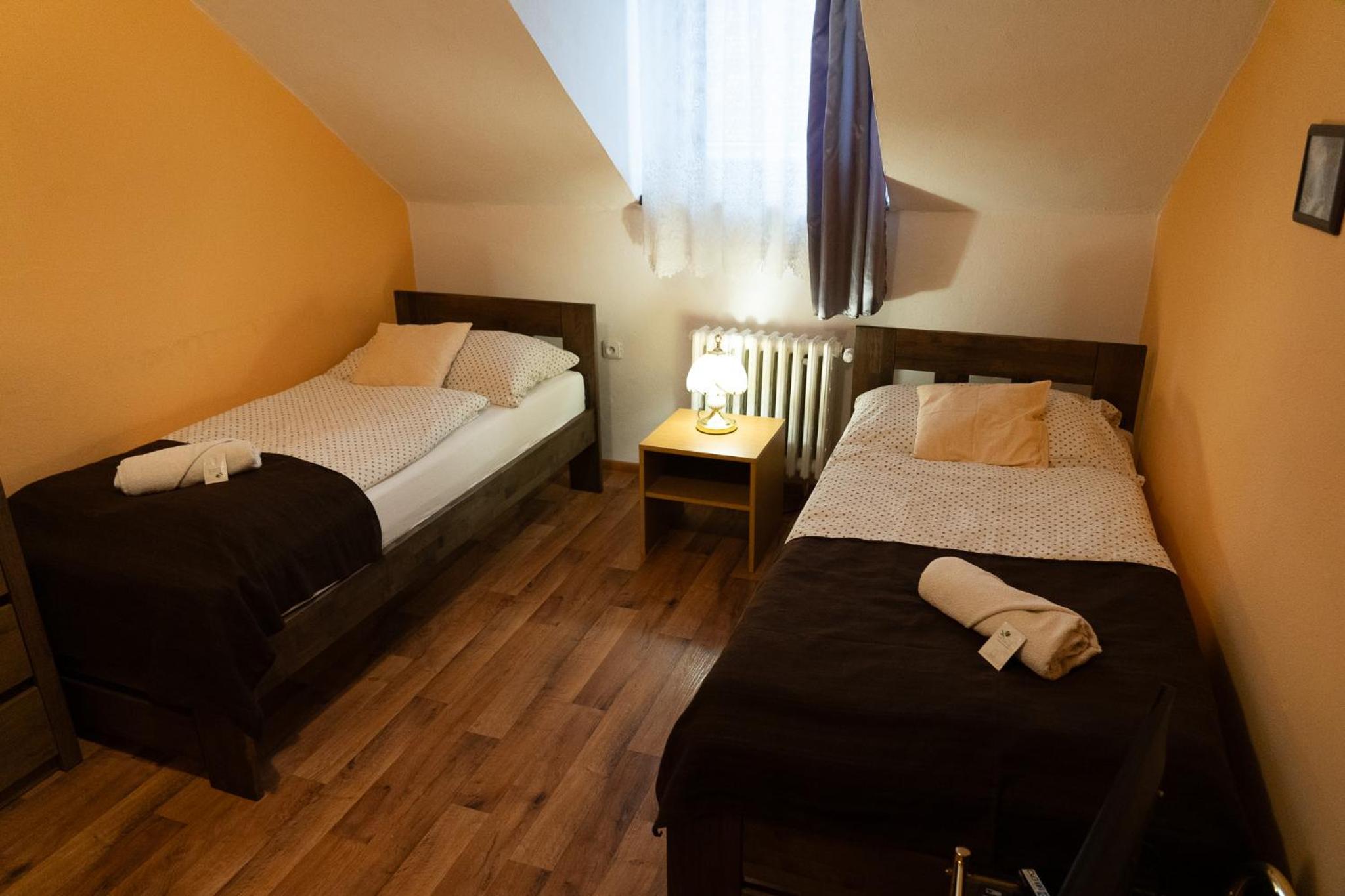 Twin Room with Private Bathroom - Photo 1