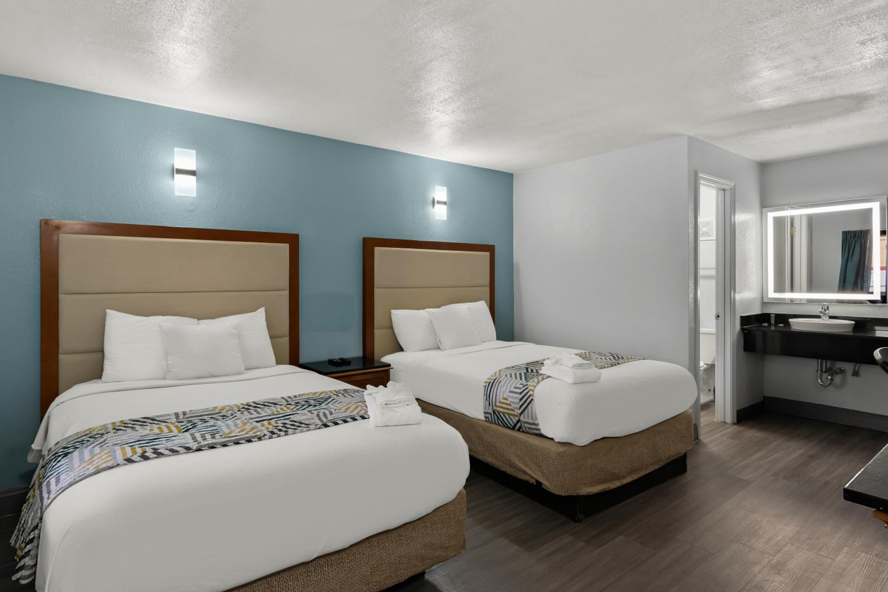 Standard Room with Two Double Beds - Non-Smoking photo 1