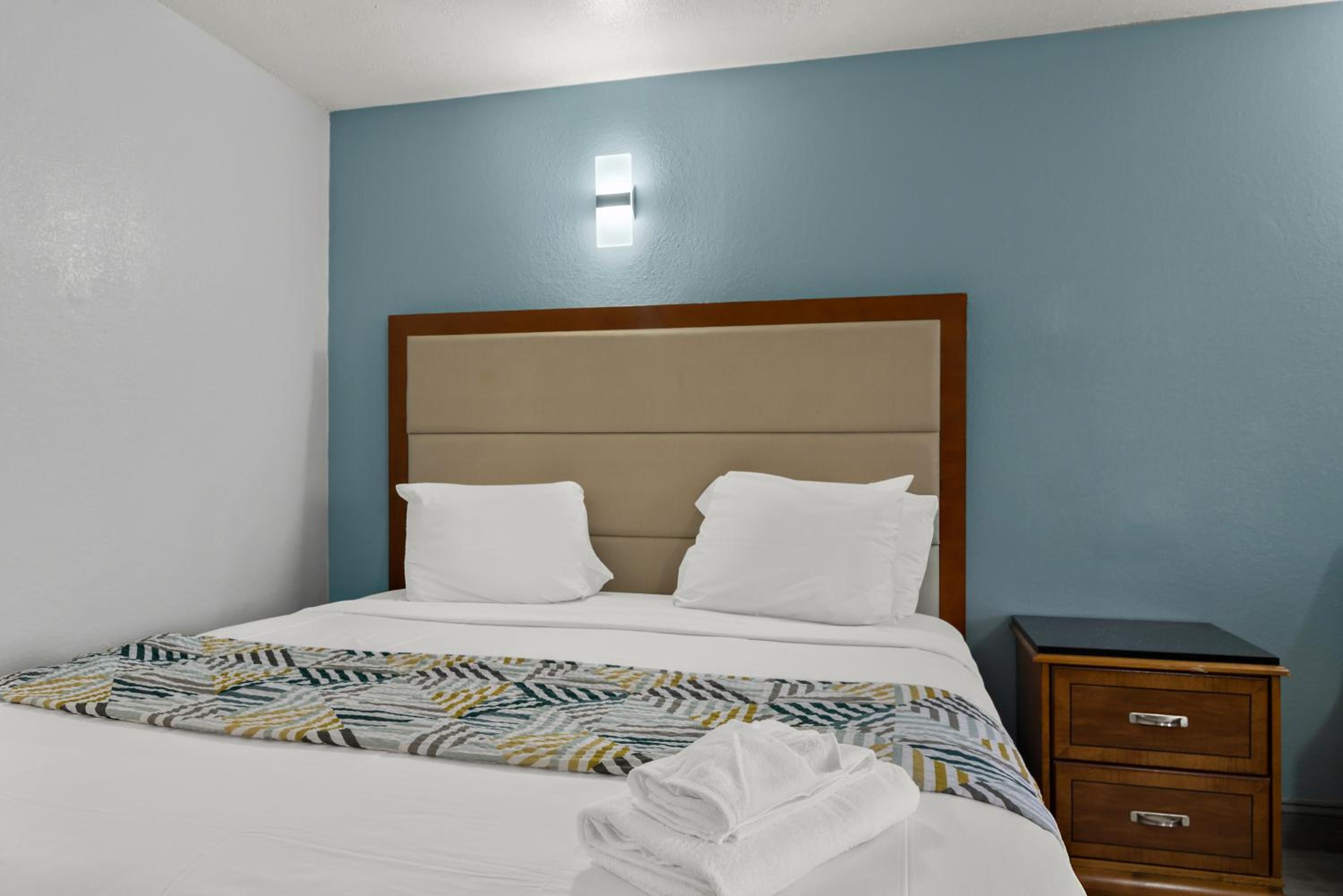 1 King Bed Non Smoking photo 1