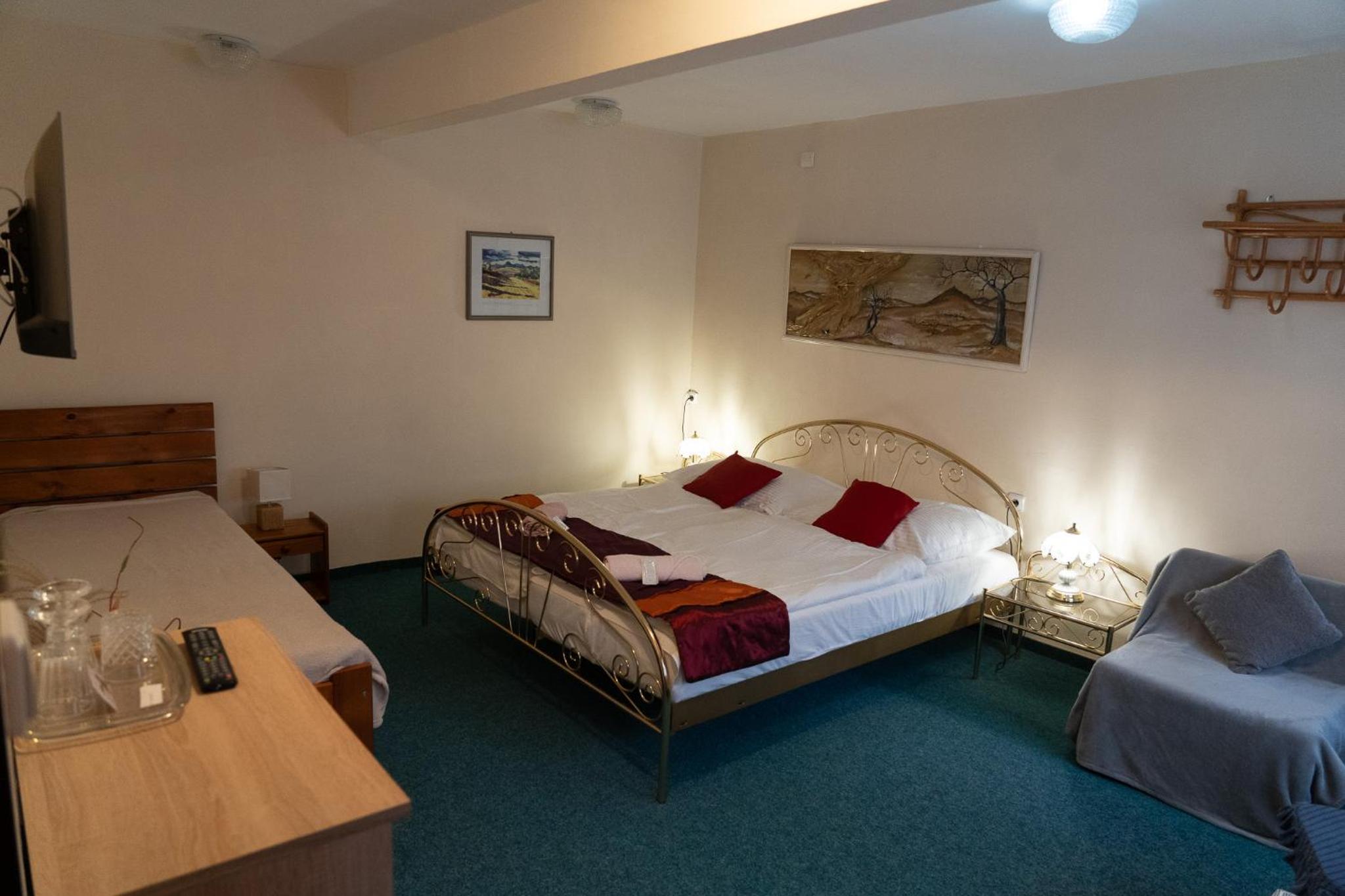 Comfort Triple Room with Shower - Photo 1