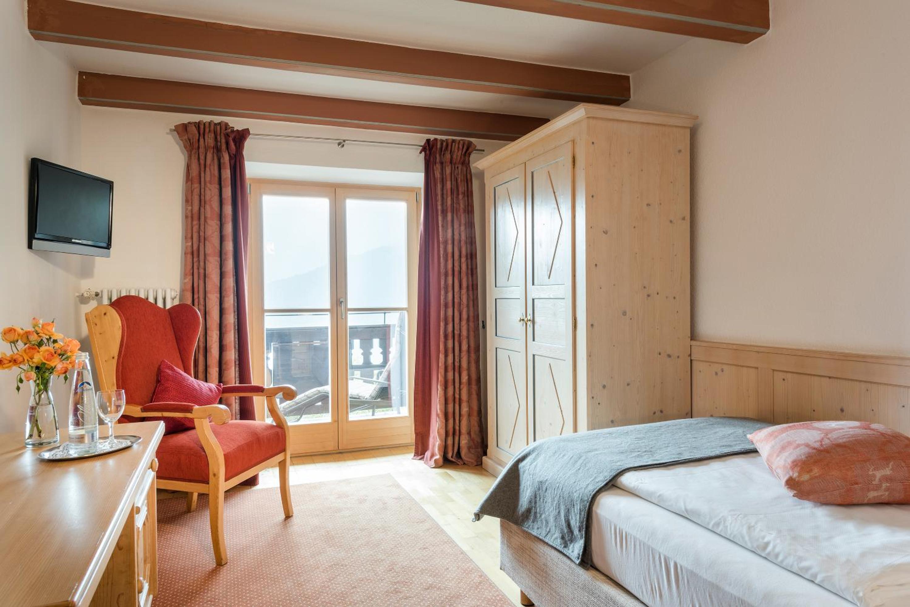 Classic Single Room with Lake View
