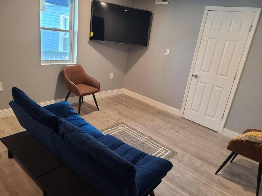 Three-Bedroom Apartment photo 2