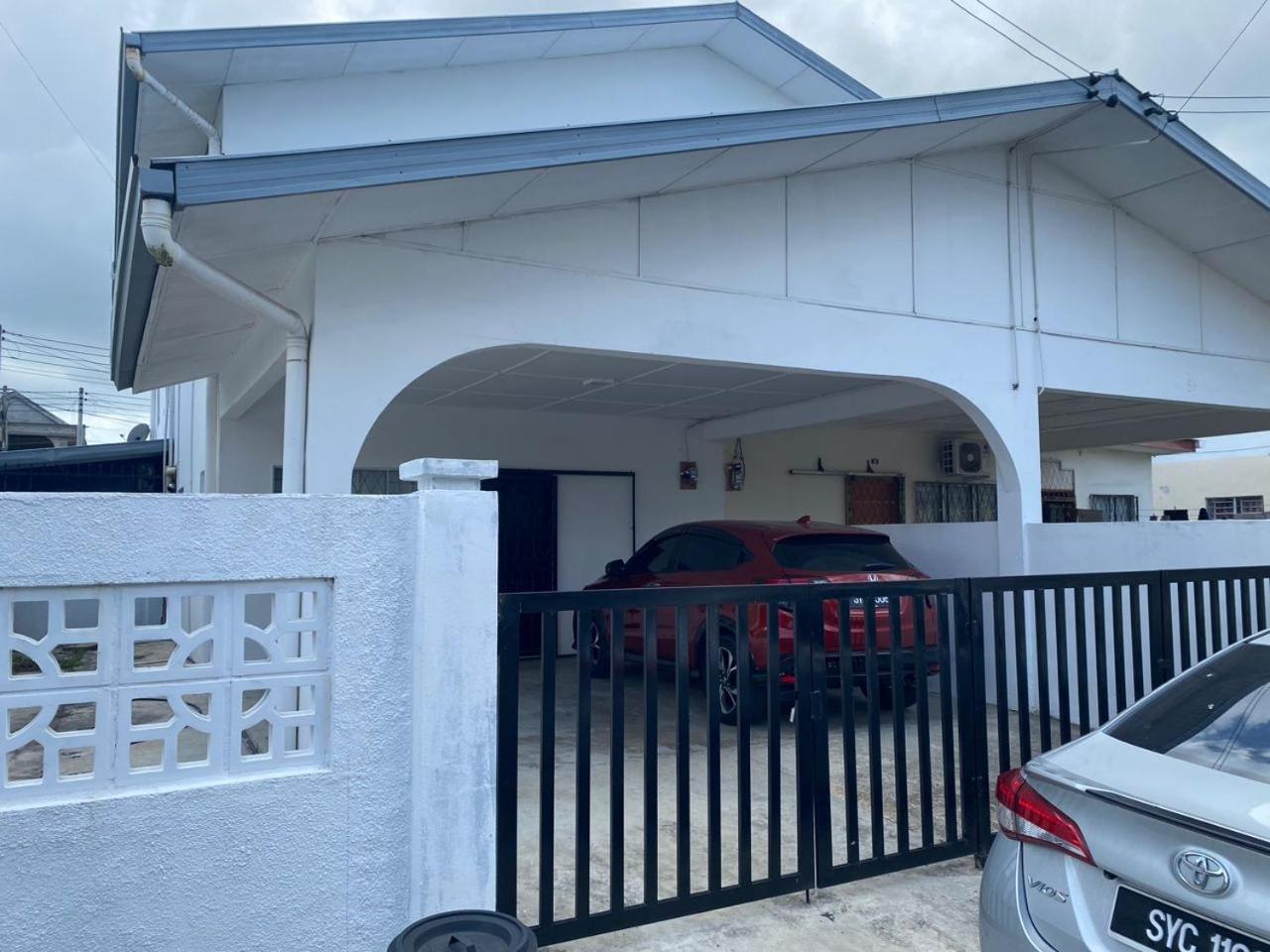 Three-Bedroom House photo 1