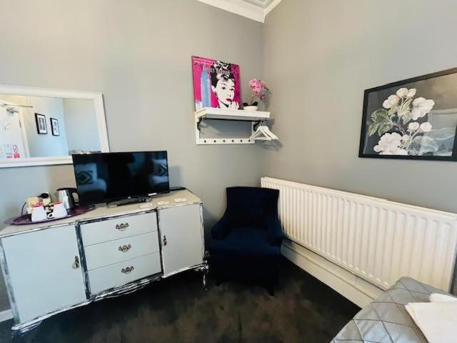 Budget Twin Room with Private External Bathroom photo 2