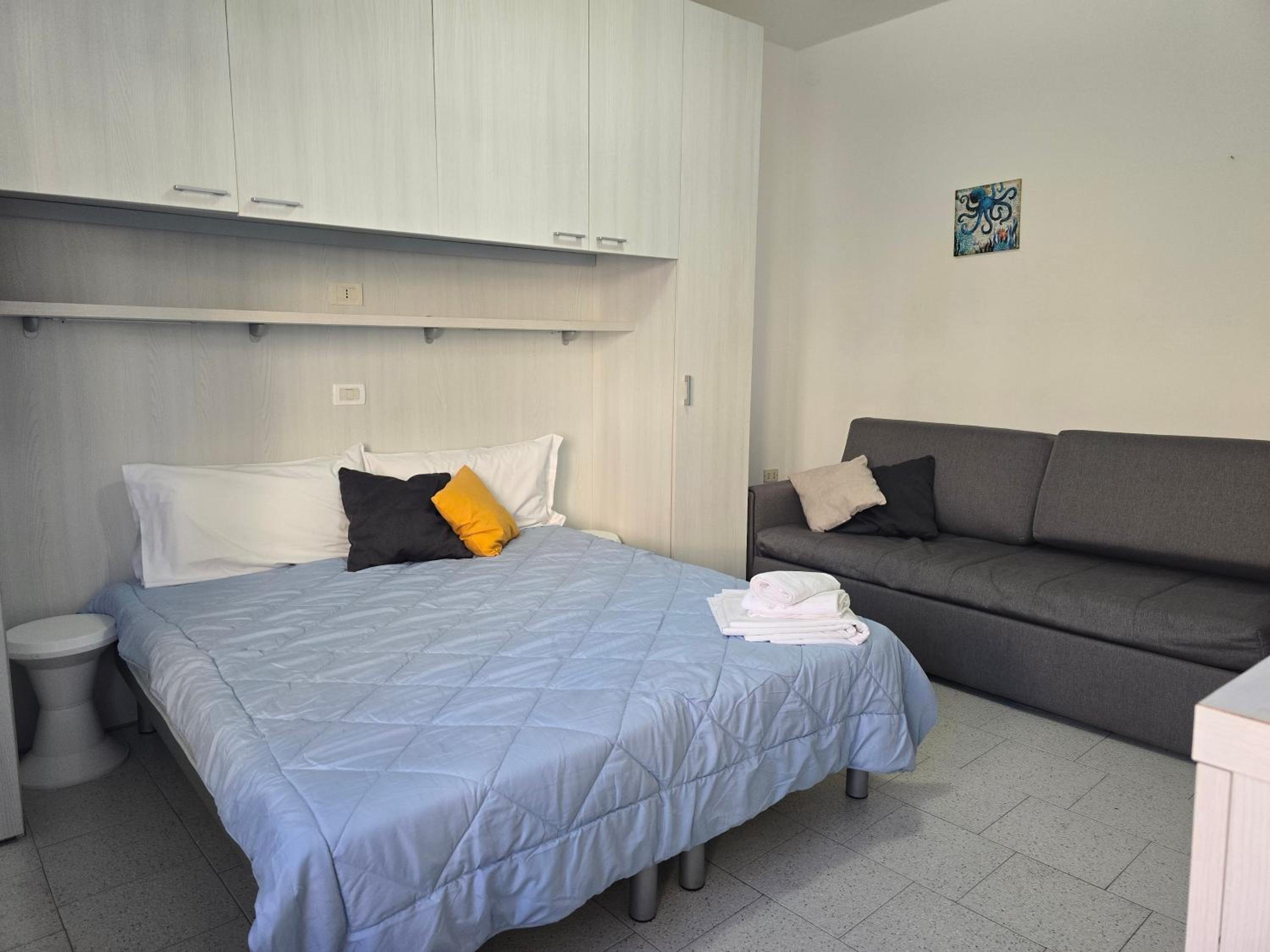 One-Bedroom Apartment photo 2