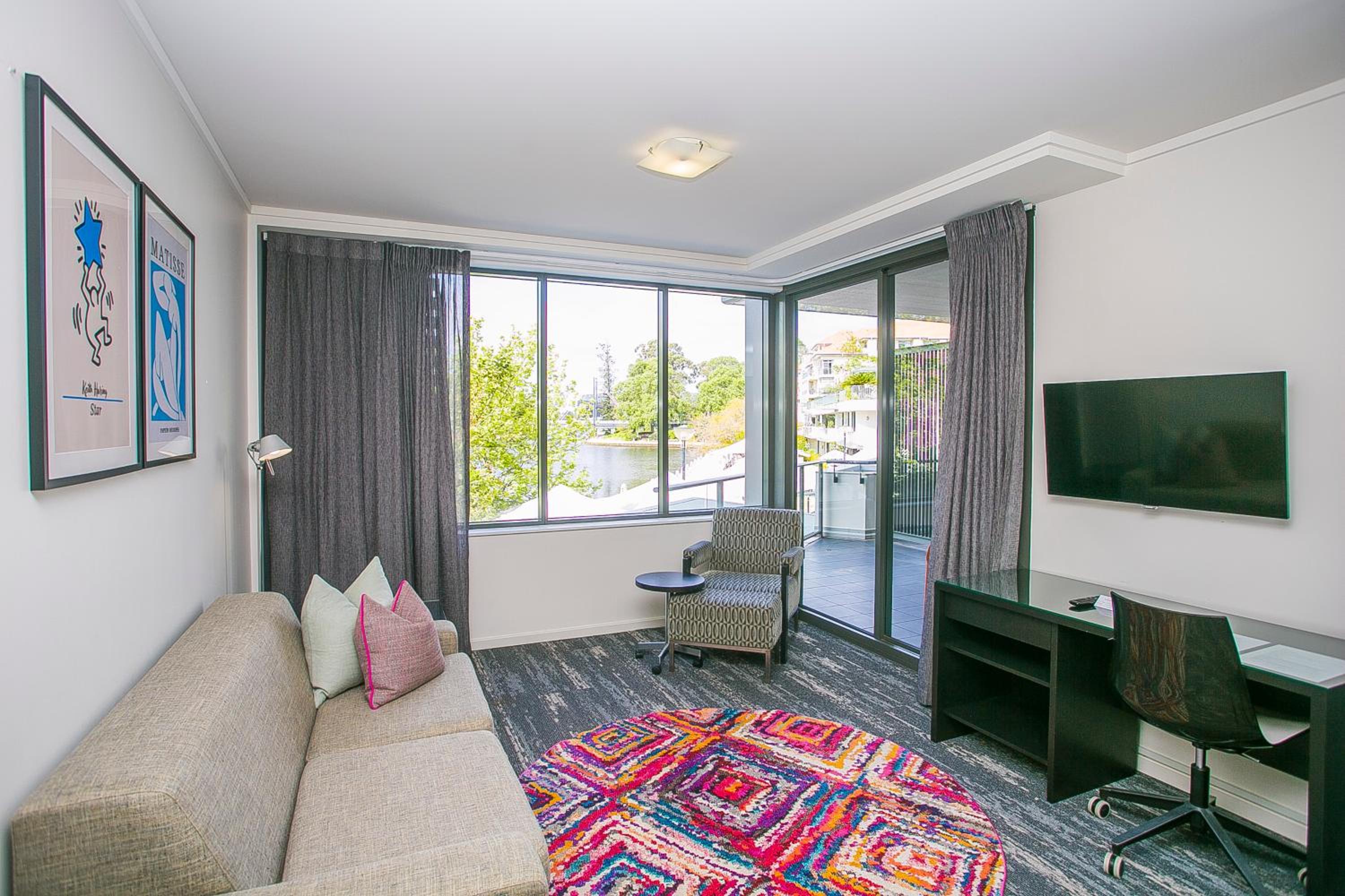 Standard Suite - Photo 4