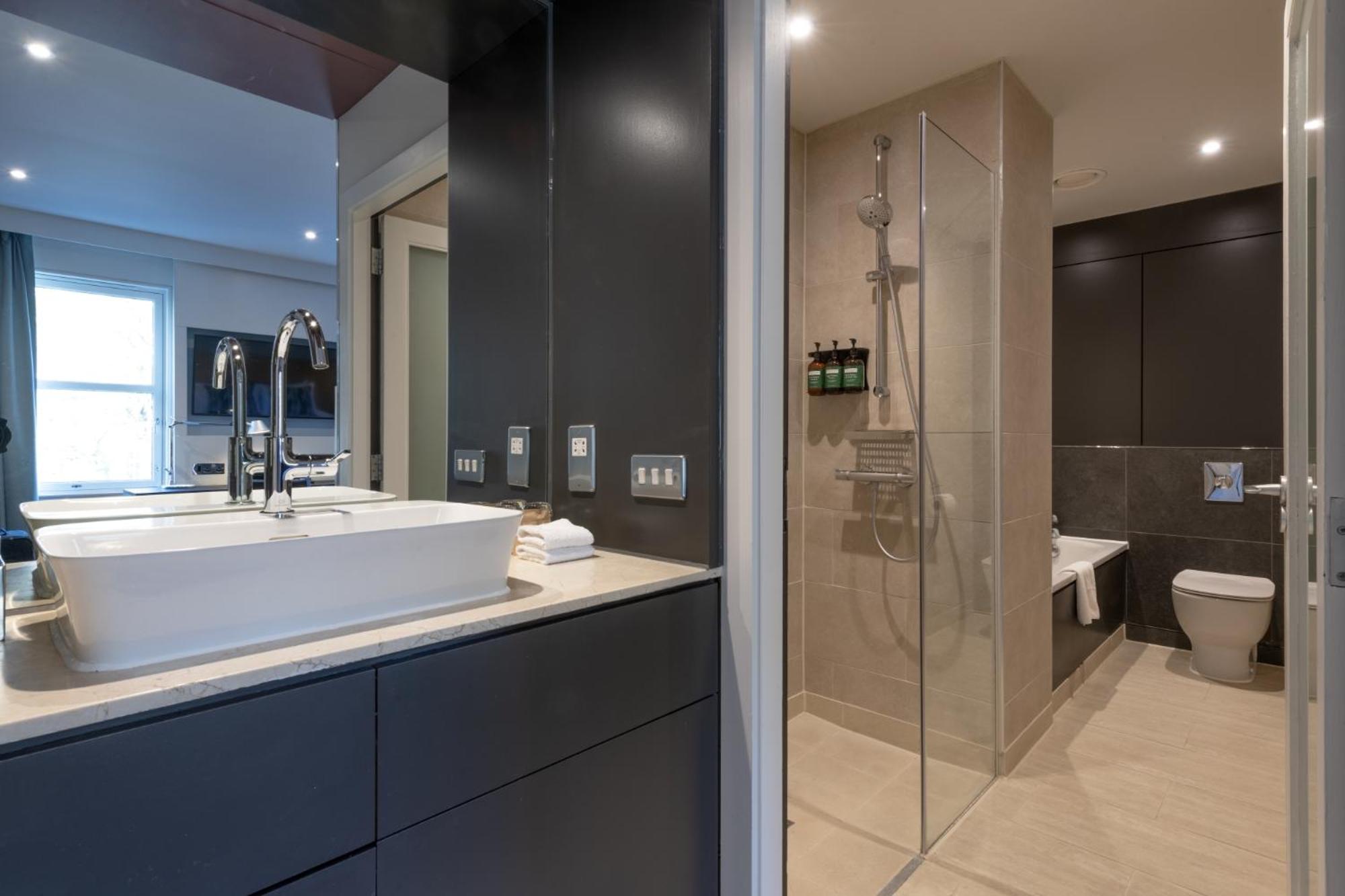Castle View Suite - Photo 6