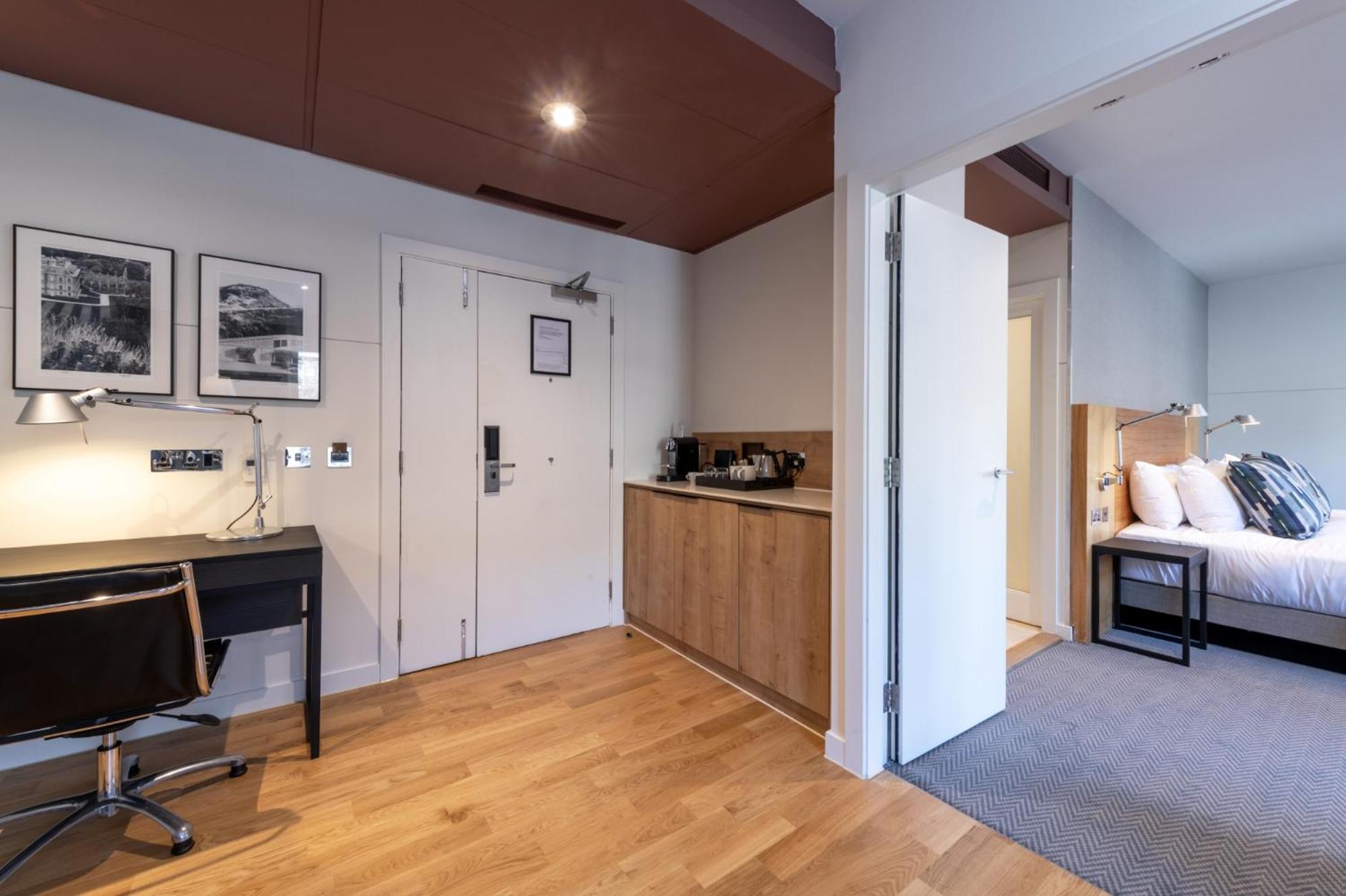 Castle View Suite - Photo 5