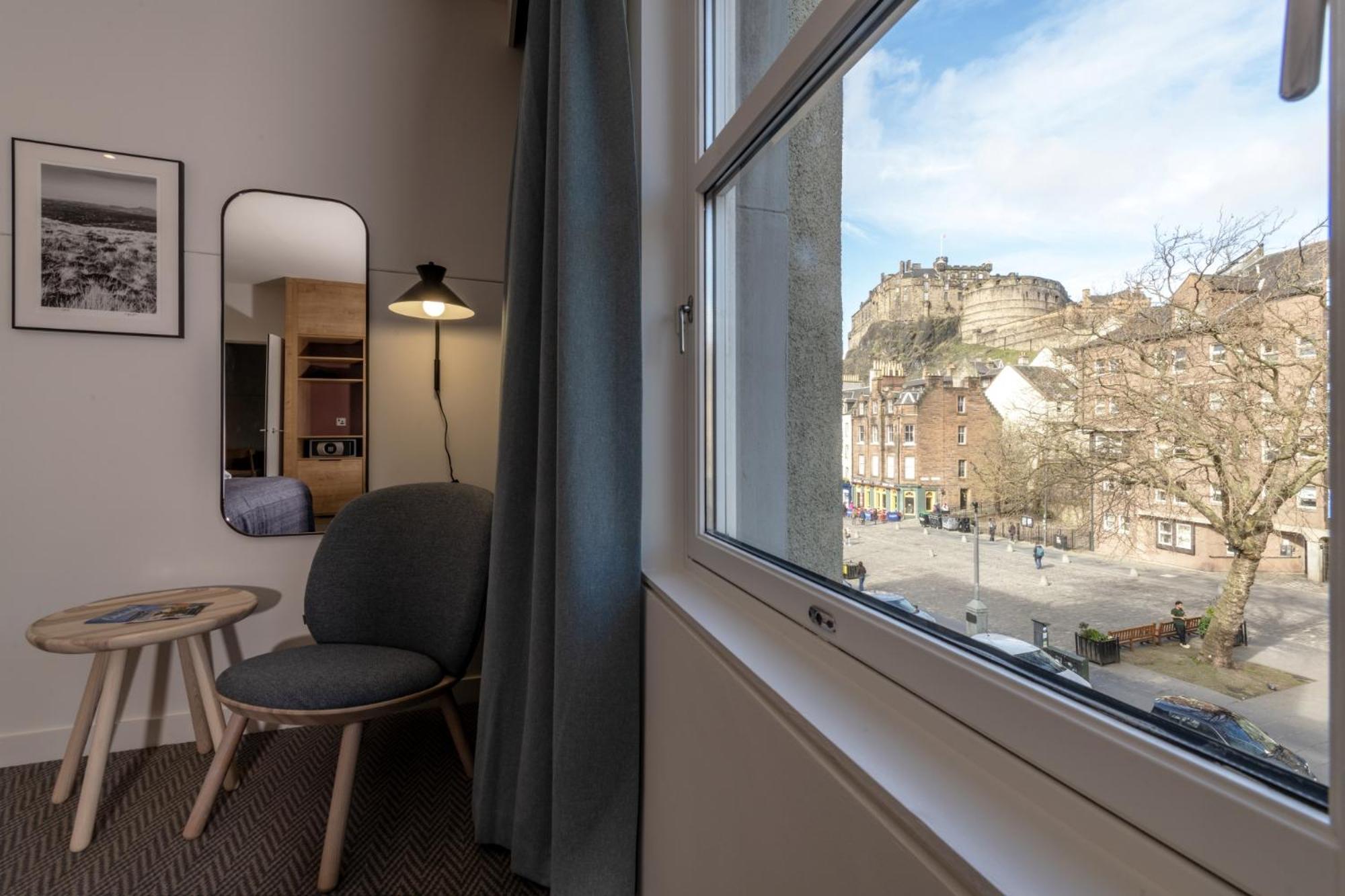 Castle View Suite - Photo 3
