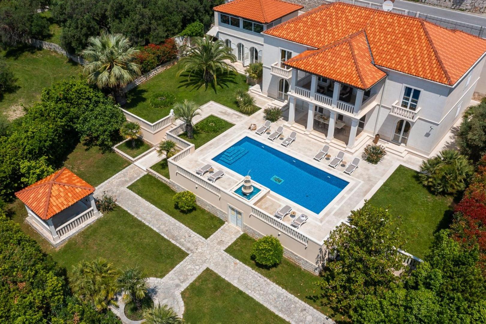 Villa photo 3
