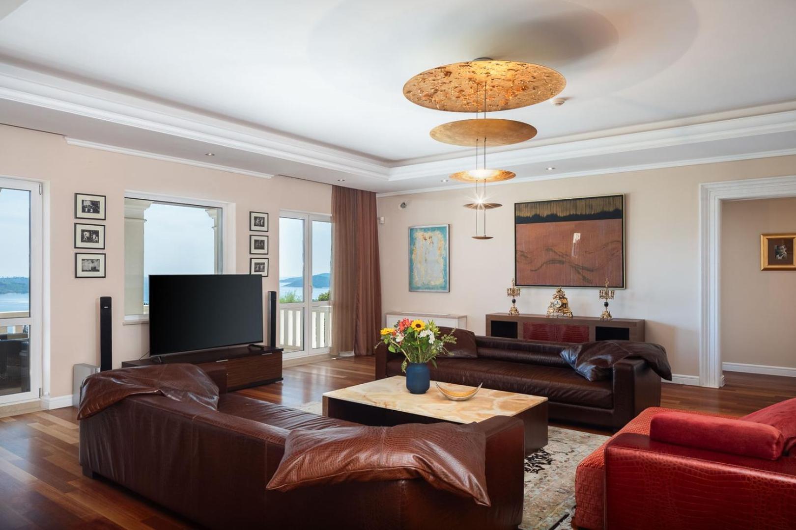 Villa photo 1