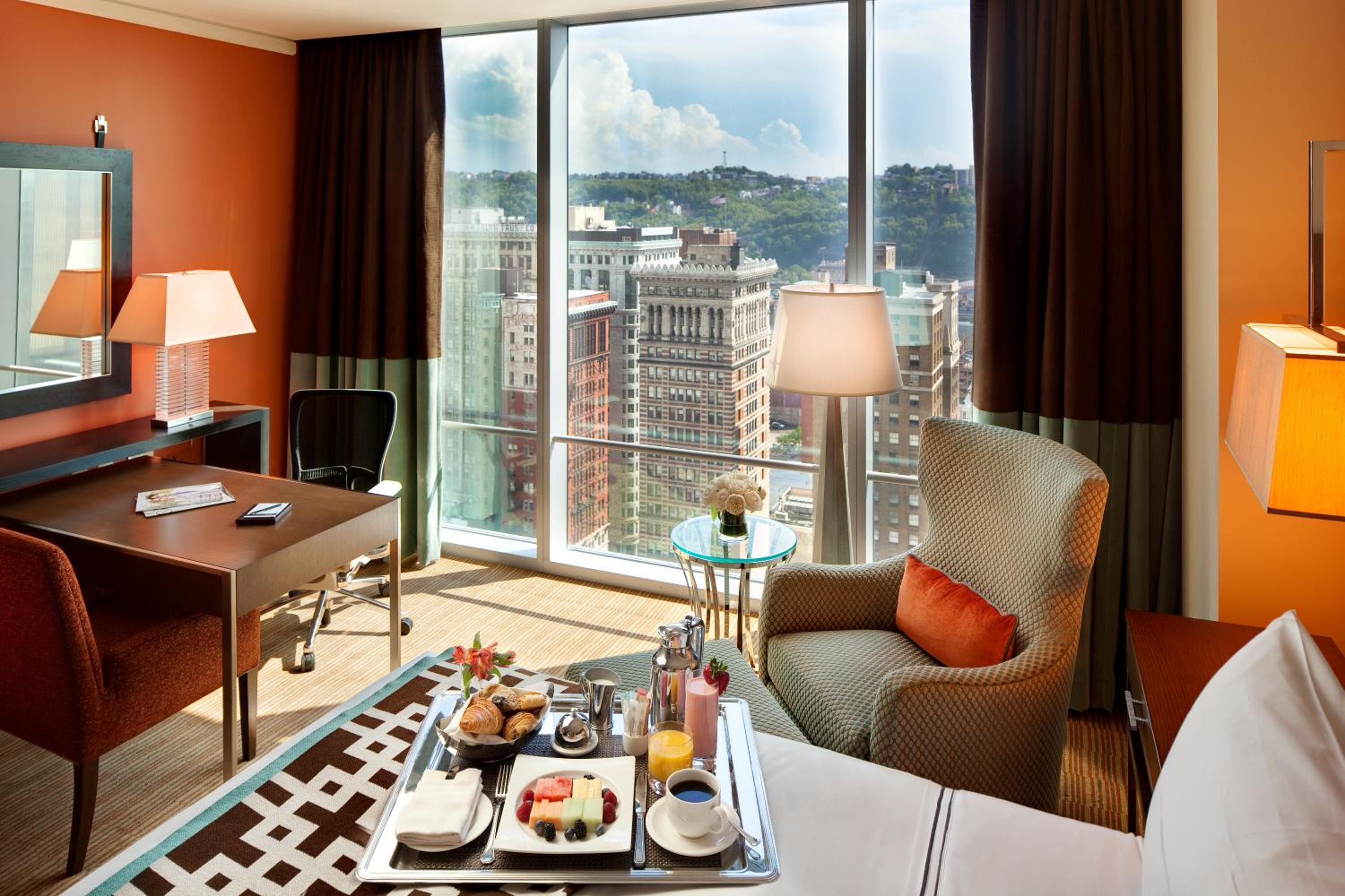 Fairmont King Room photo 2