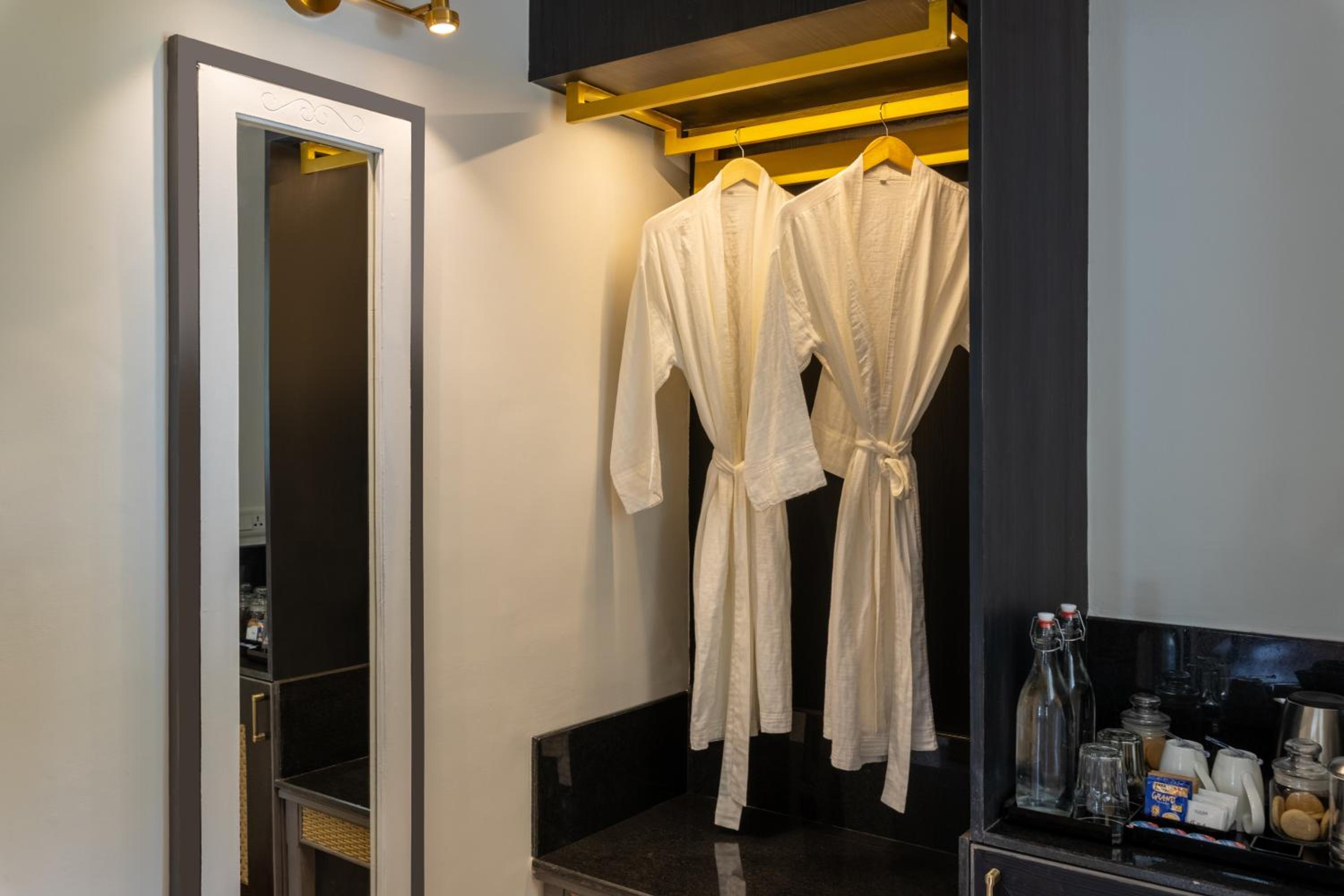 Indulge Suite - Photo 4
