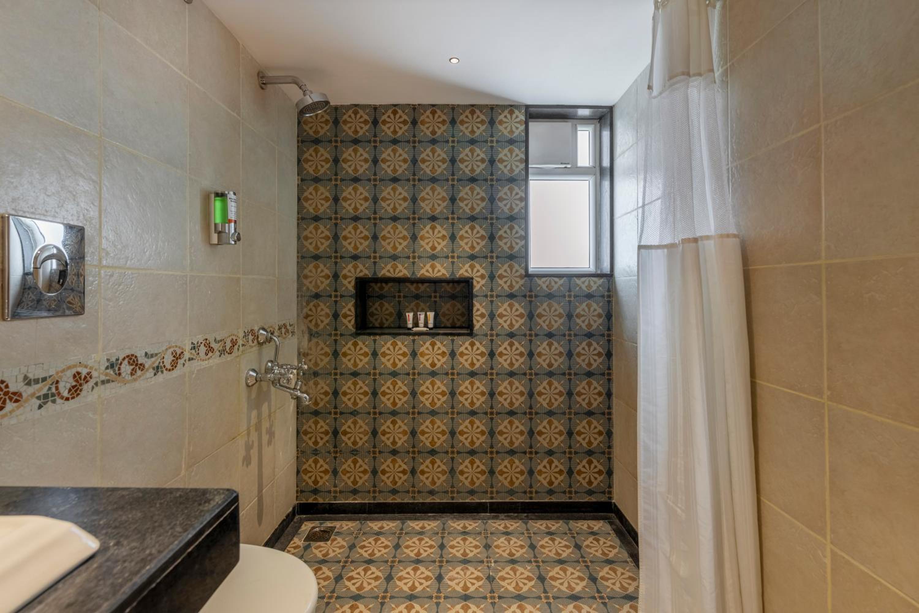 Indulge Suite - Photo 2