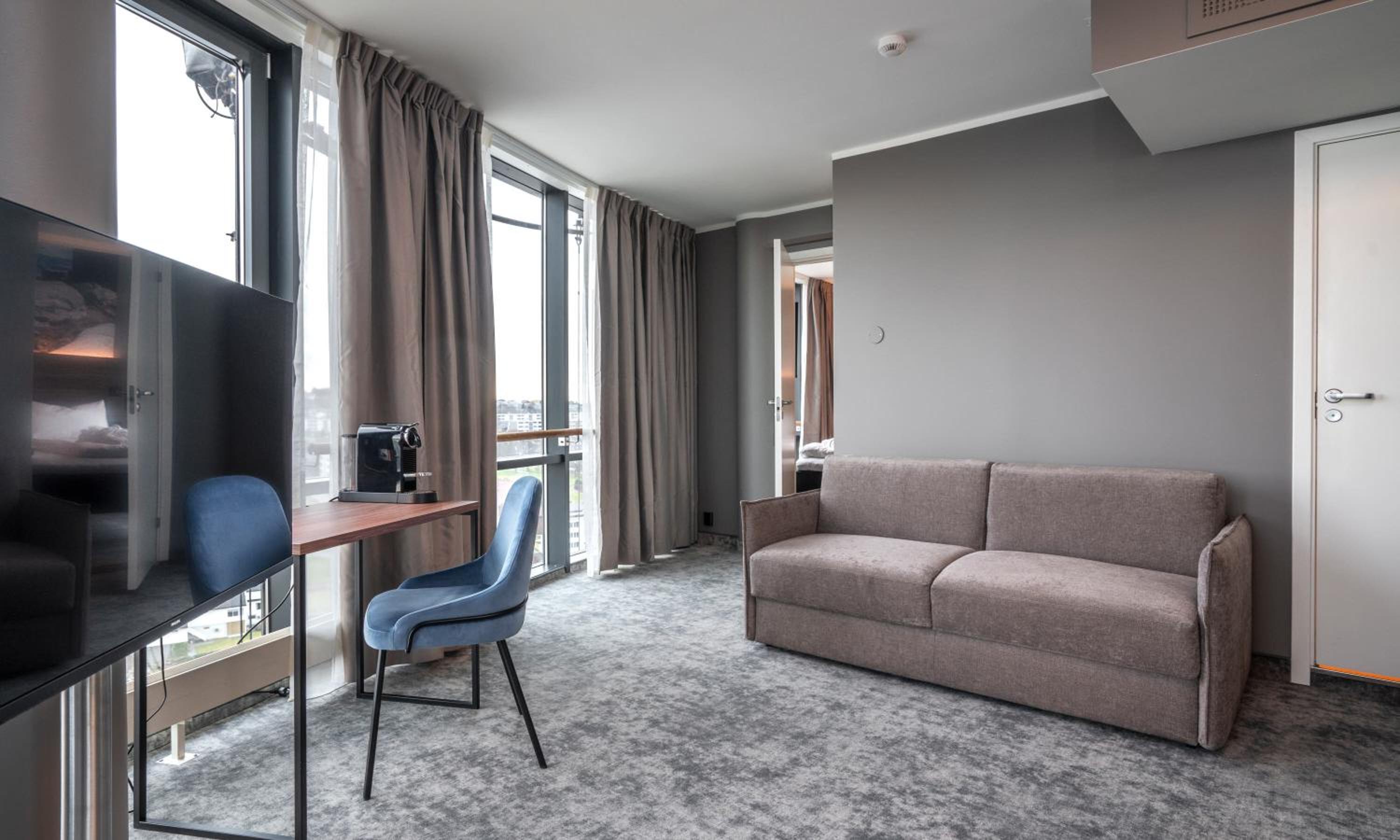 Suite with City View photo 2