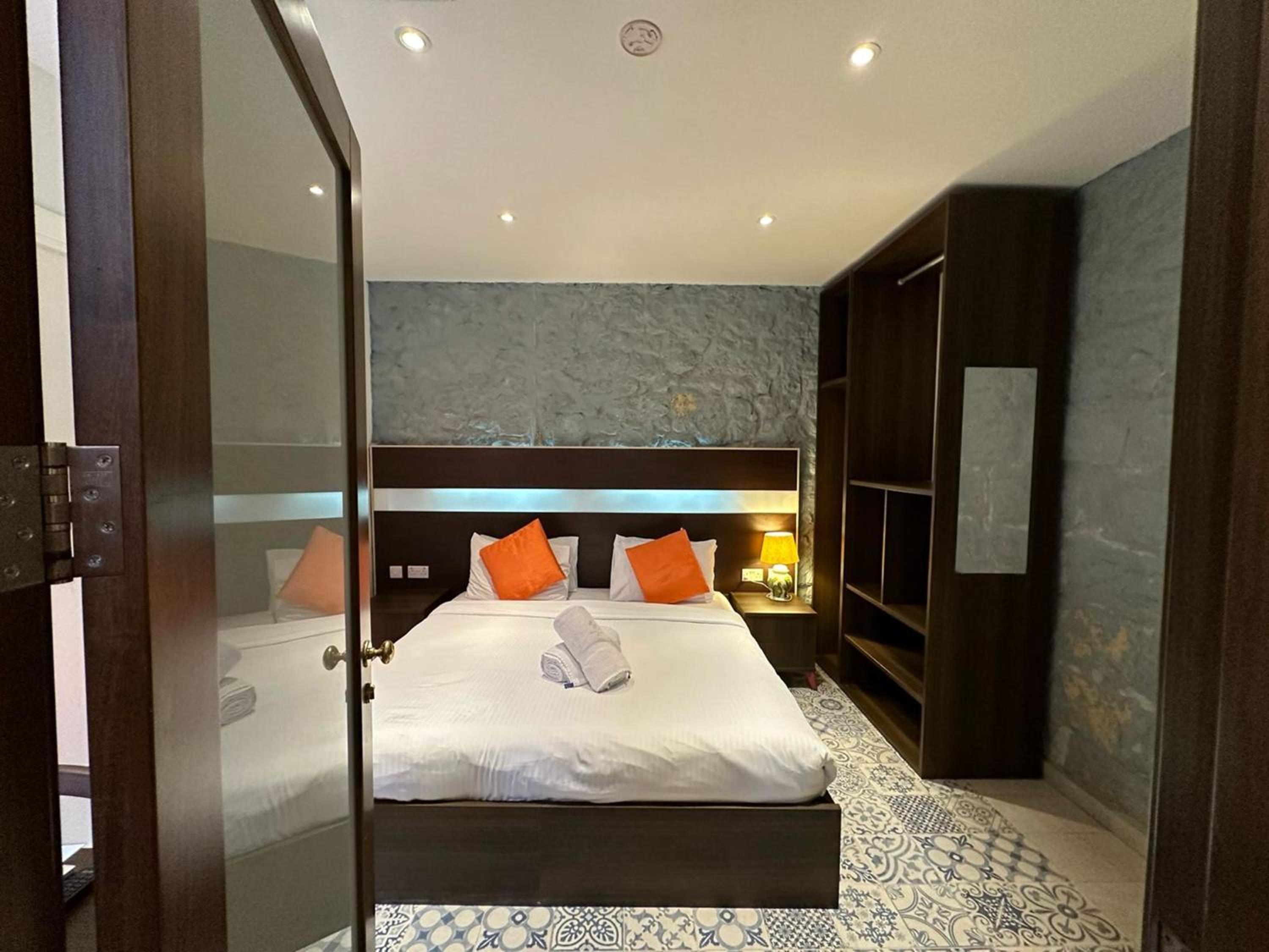 Double or Twin Room - Photo 25