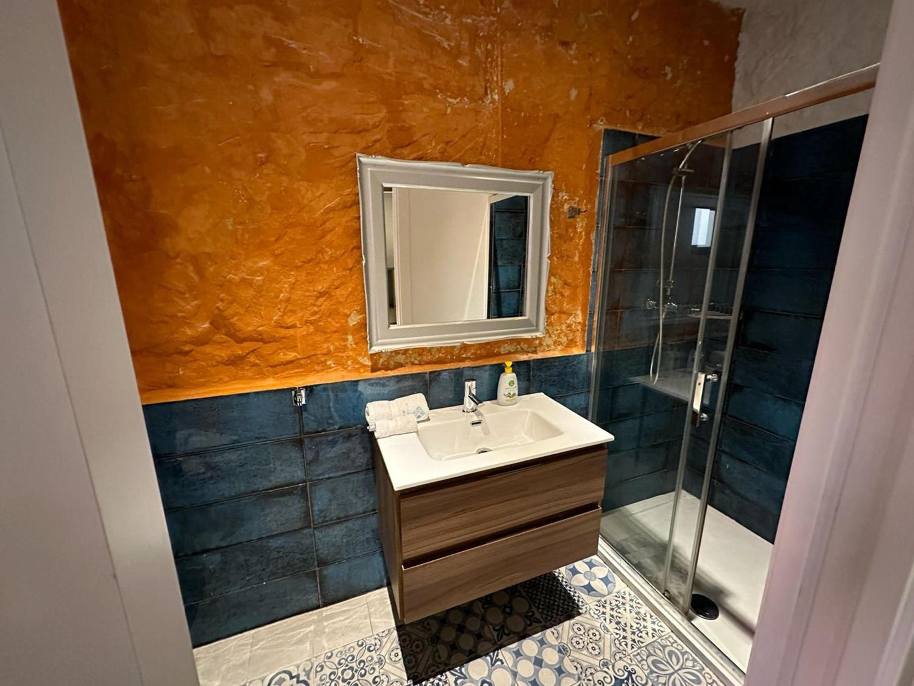 Double or Twin Room - Photo 12