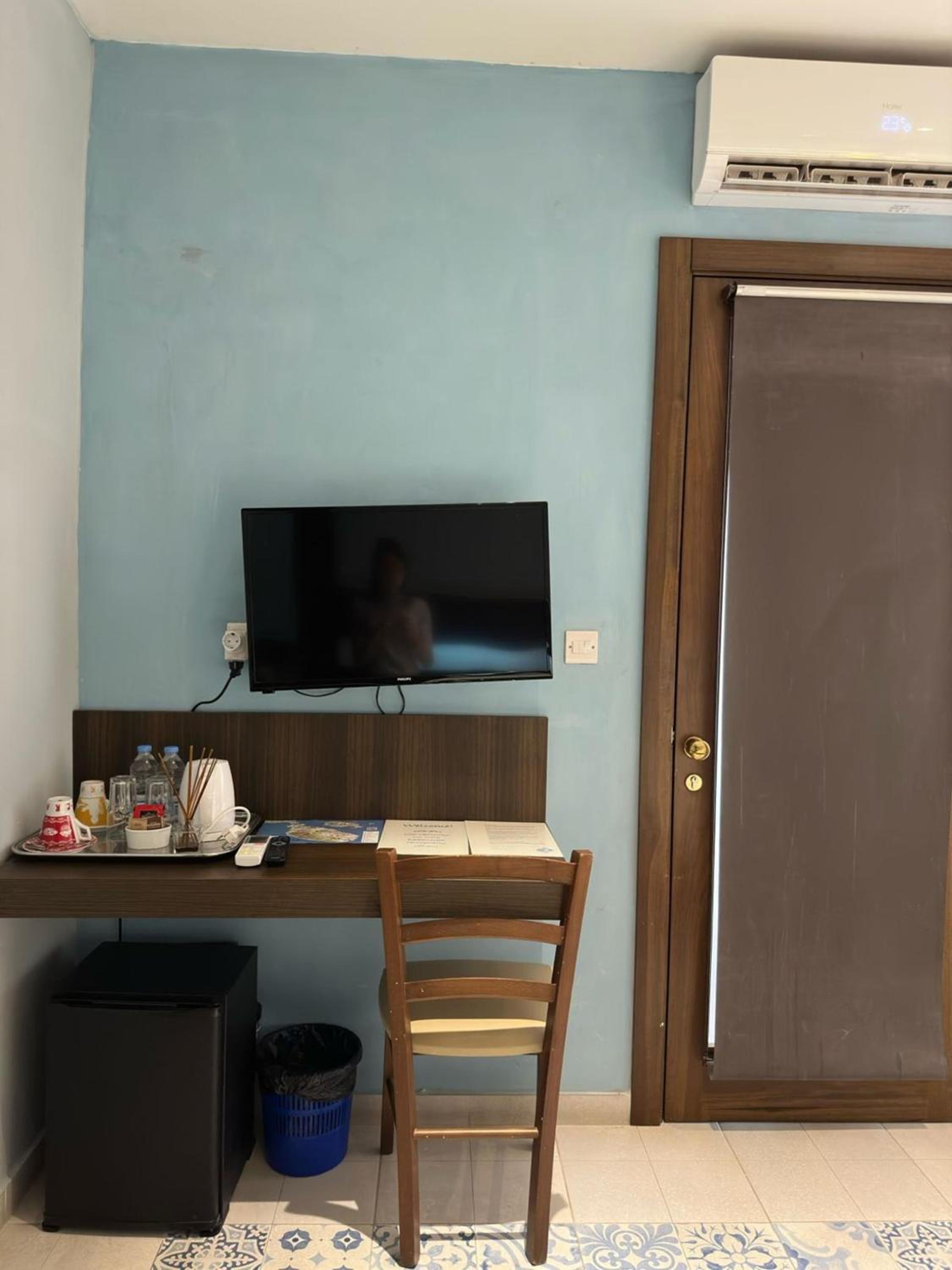Double or Twin Room - Photo 4
