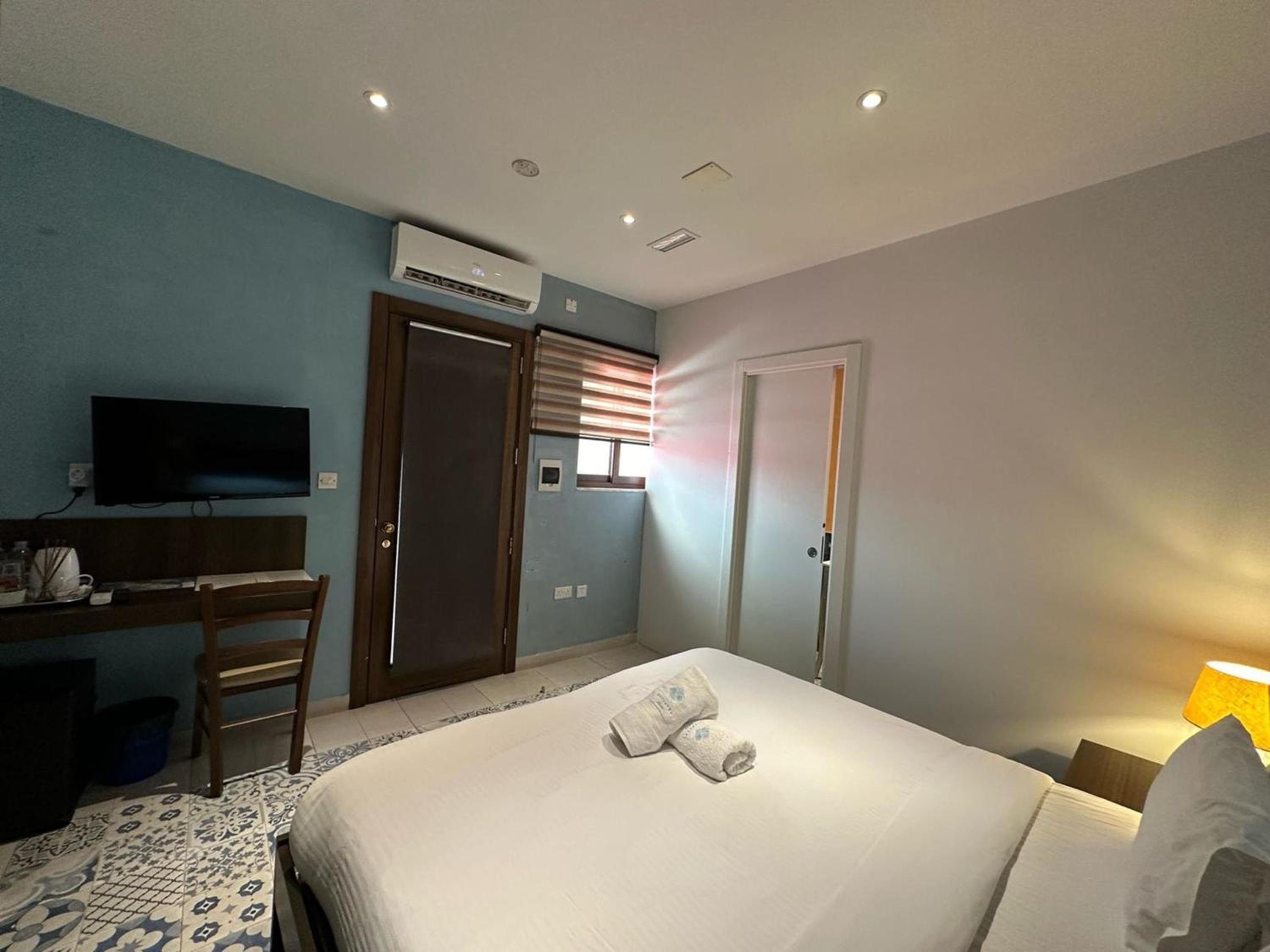 Double or Twin Room - Photo 3