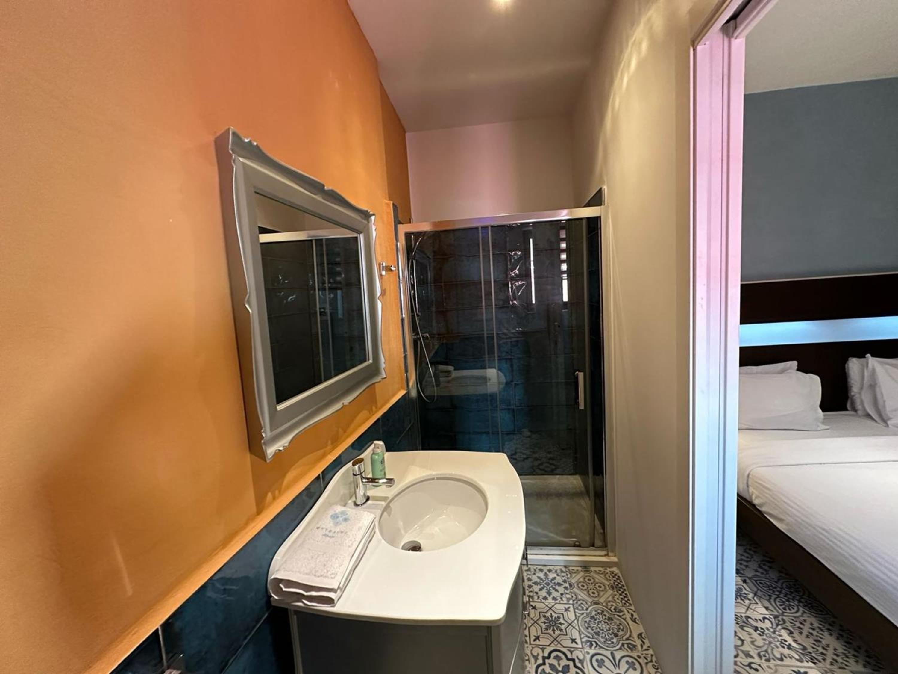 Double or Twin Room - Photo 18