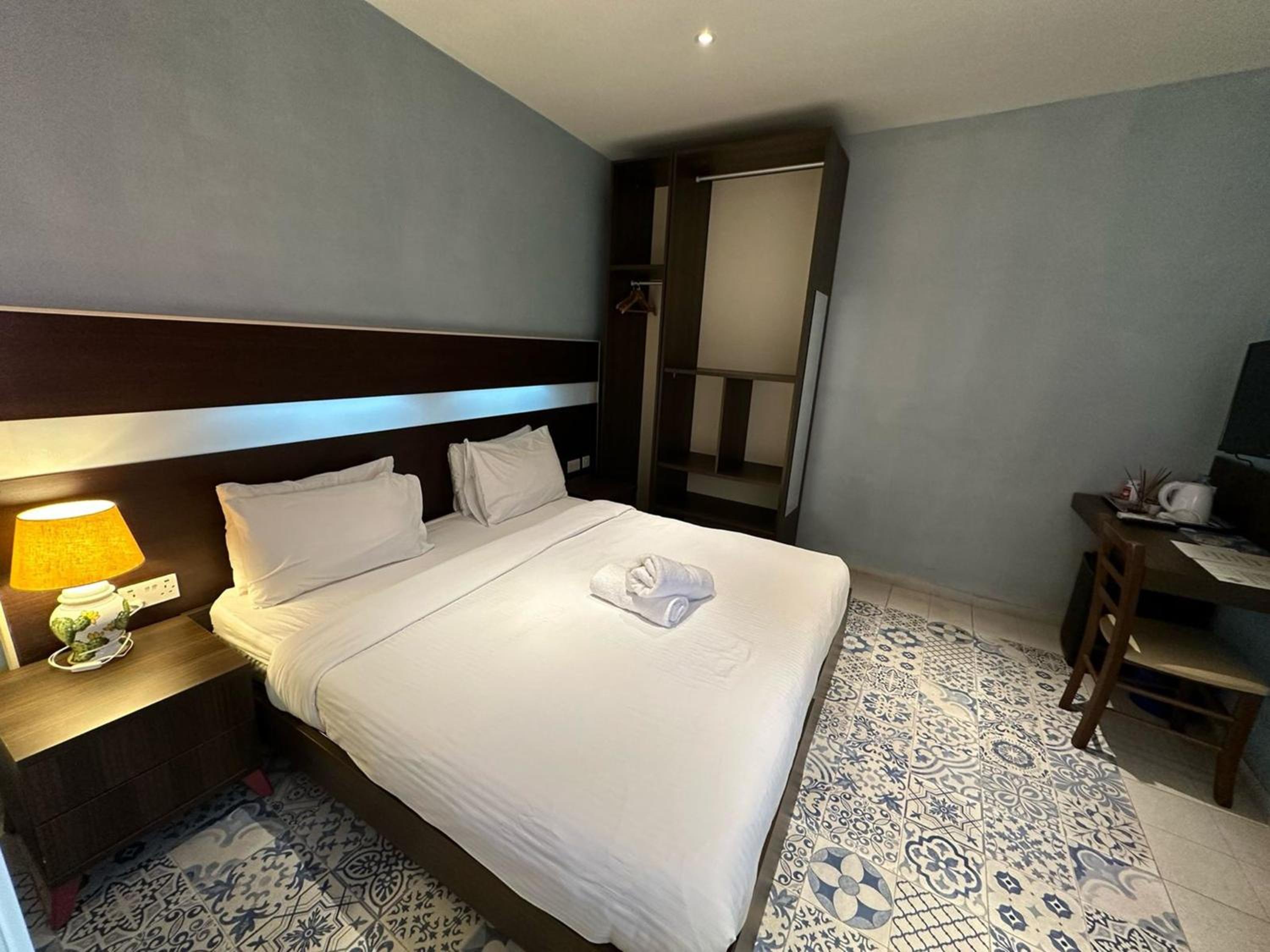 Double or Twin Room - Photo 14