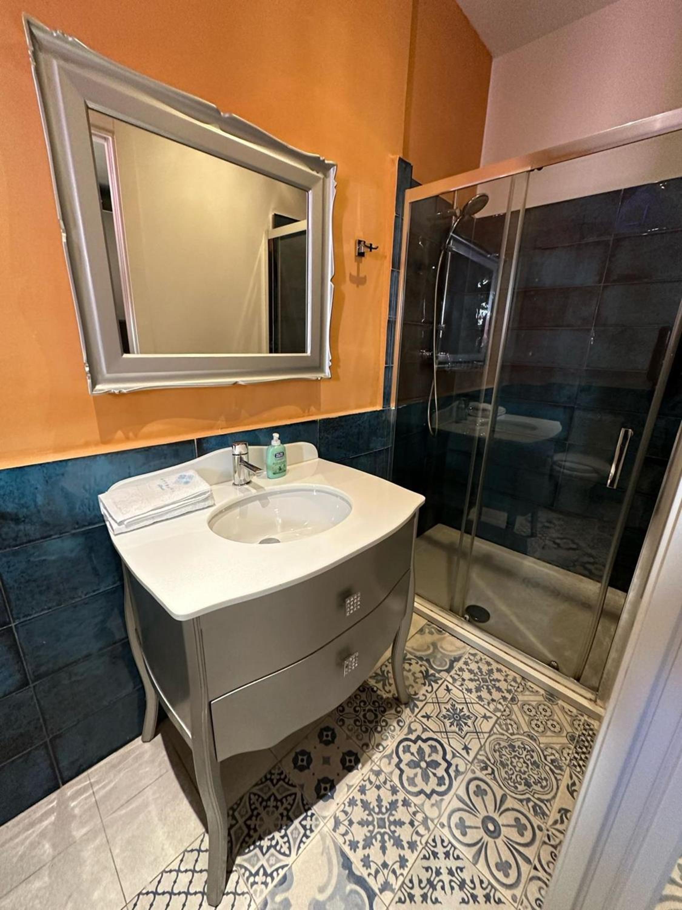 Double or Twin Room - Photo 13