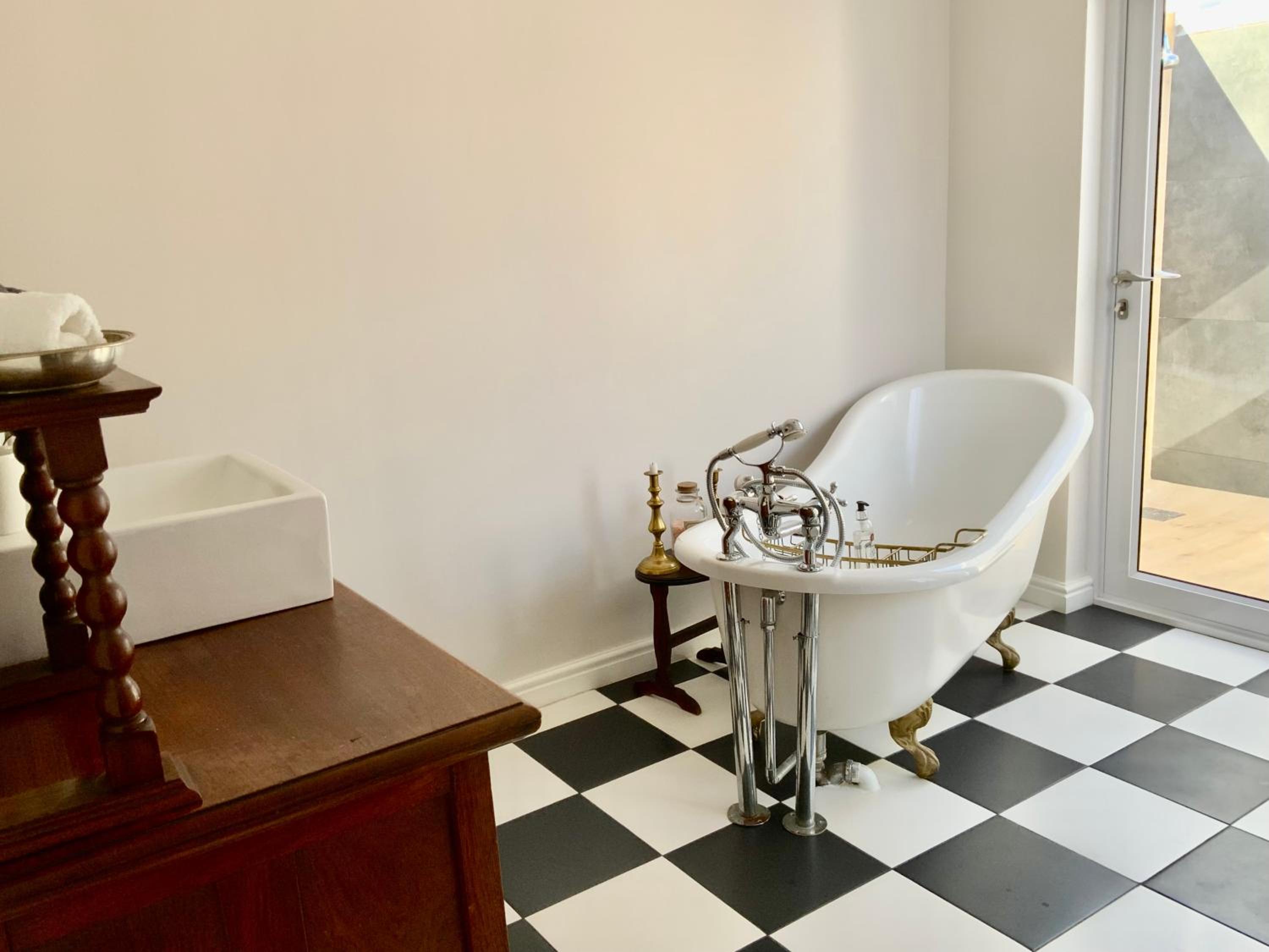 Superior King Room - Photo 4