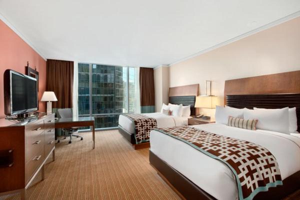 Fairmont Room with Two Queen Beds and River View - Hearing Accessible/Roll-In Shower - Photo 2
