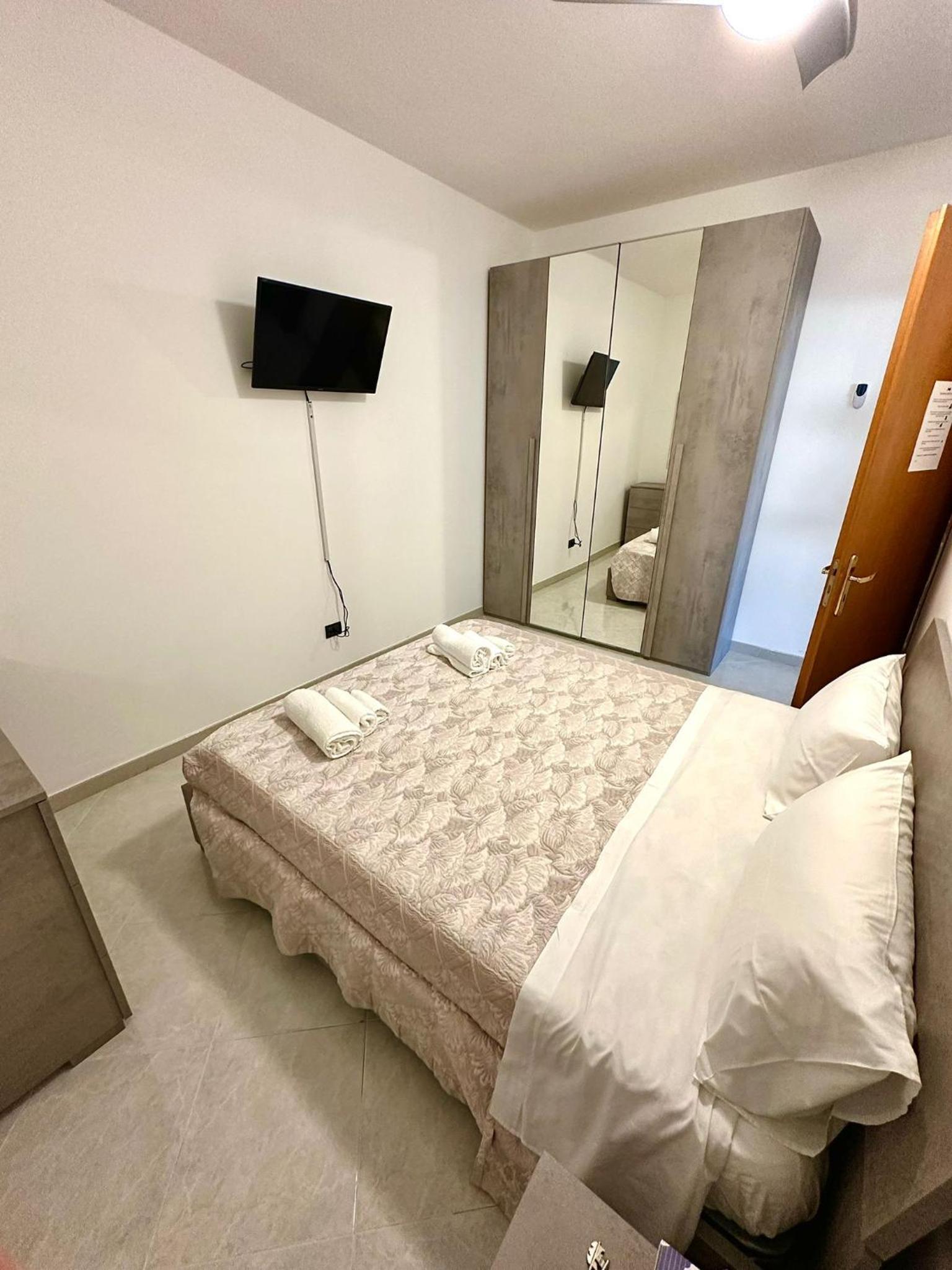 Standard Double Room - Photo 3