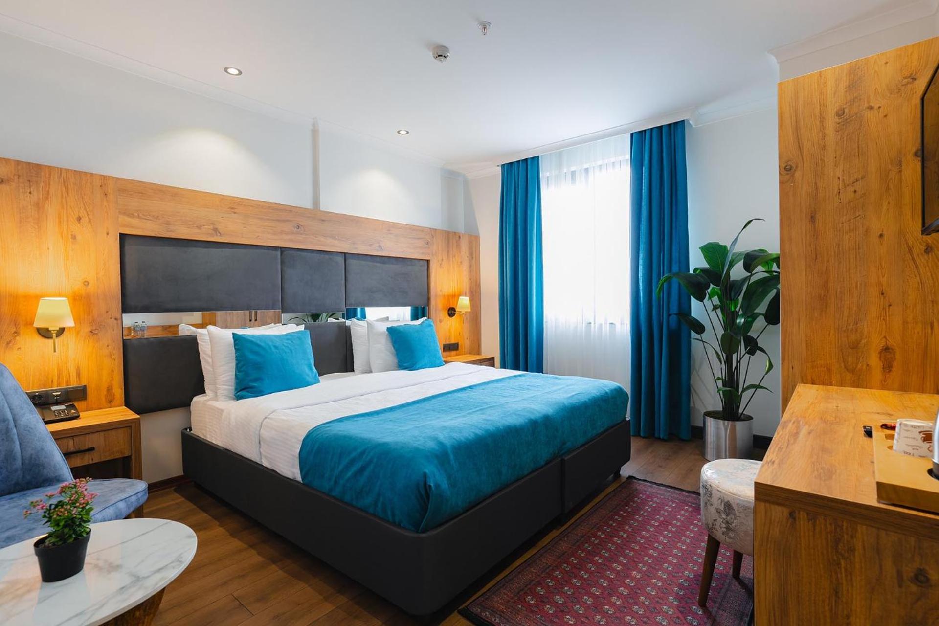 Double Room with Garden View thumbnail 5