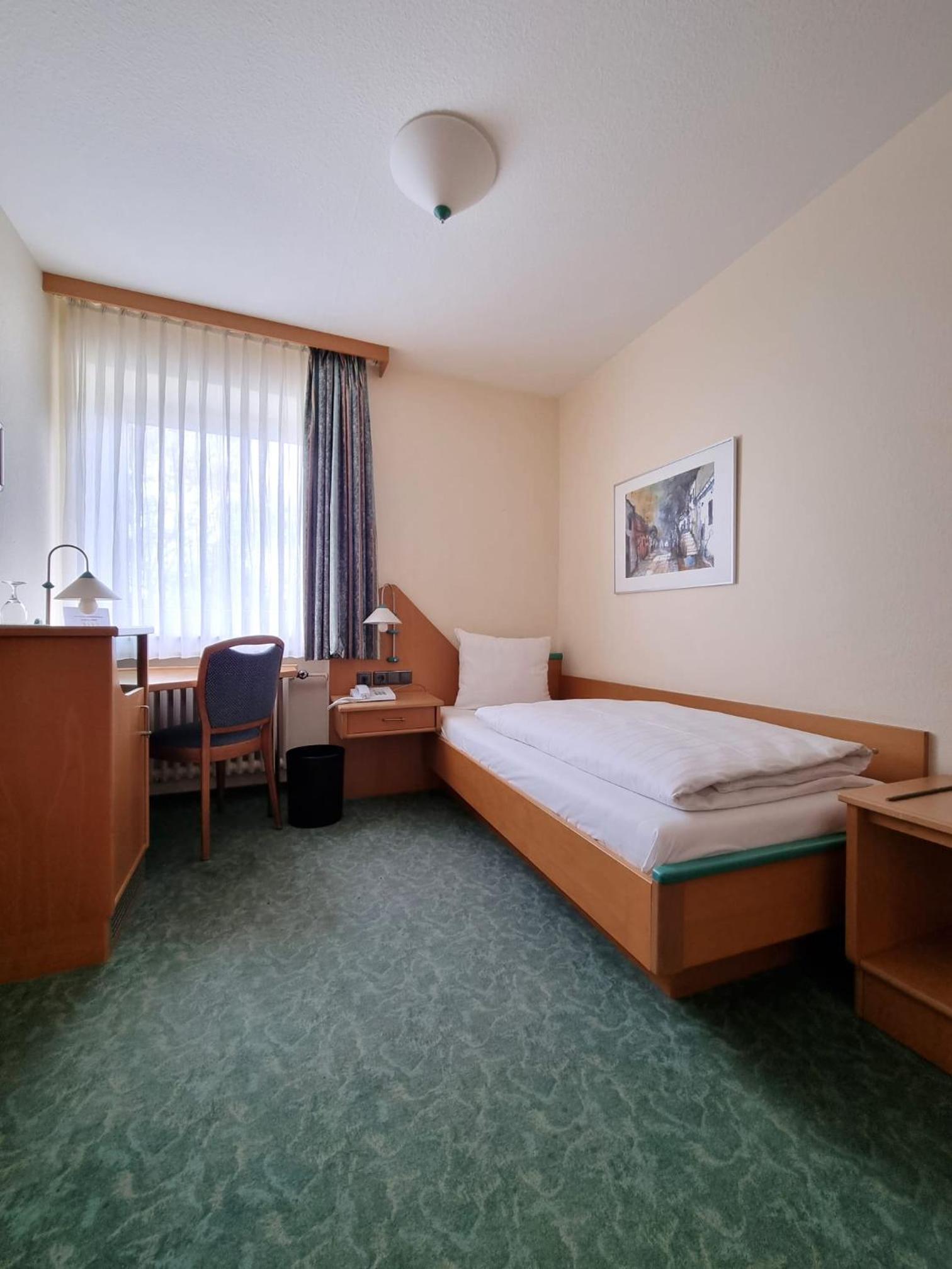 Small Single Room photo 3