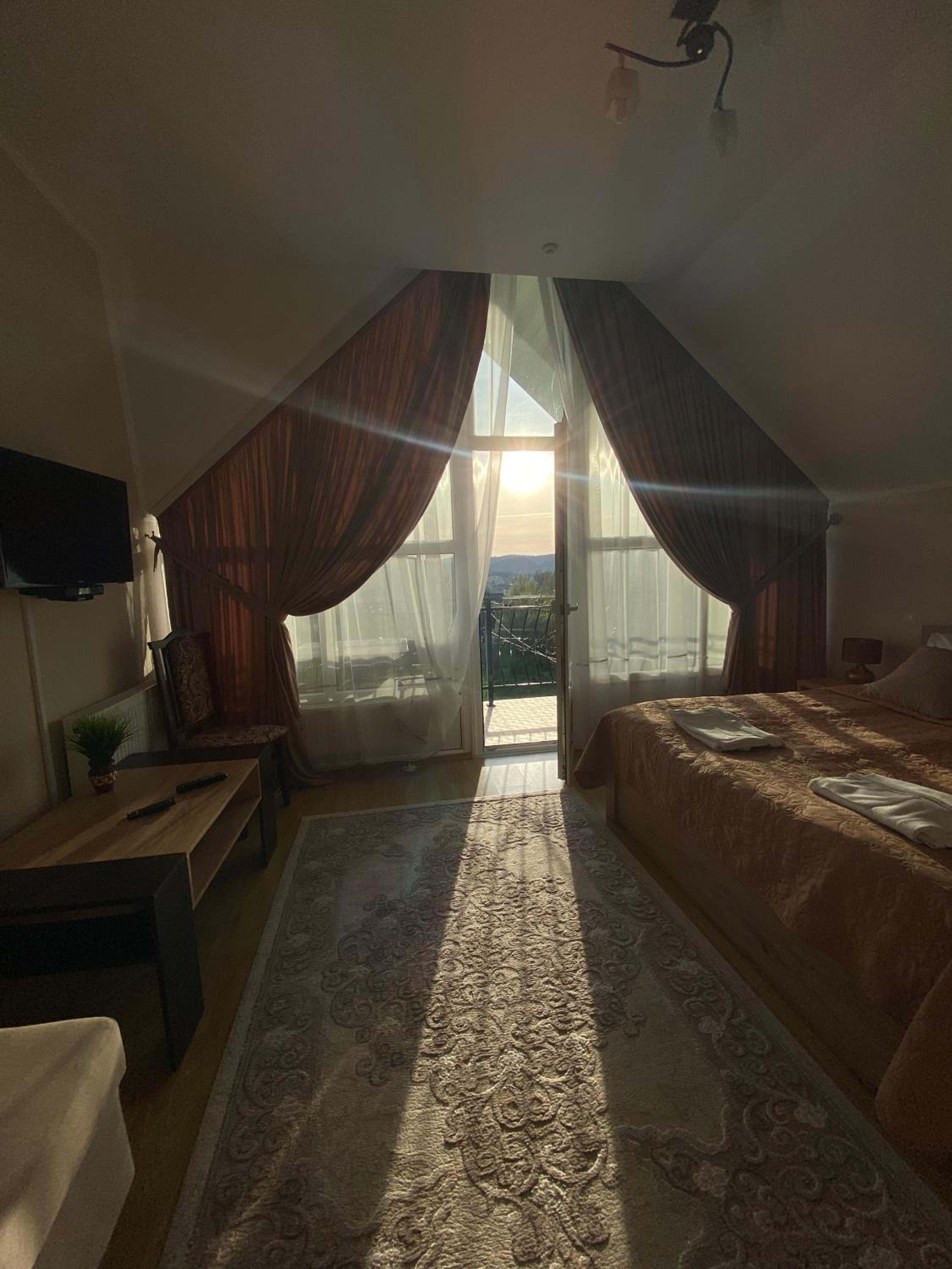 Large Double Room photo 1