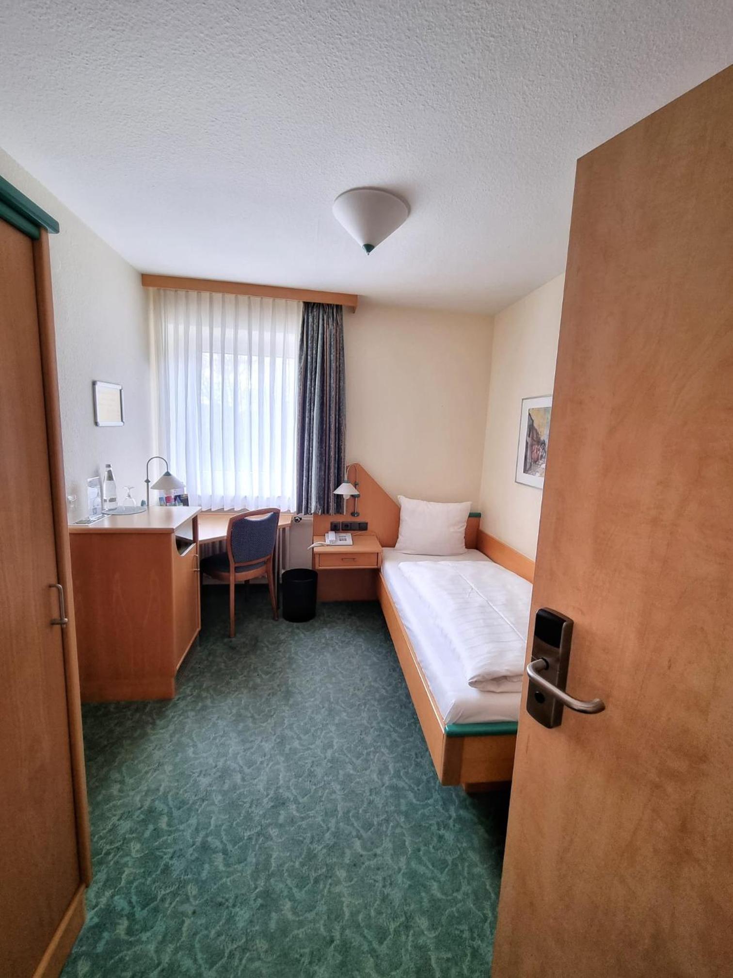 Small Single Room photo 1