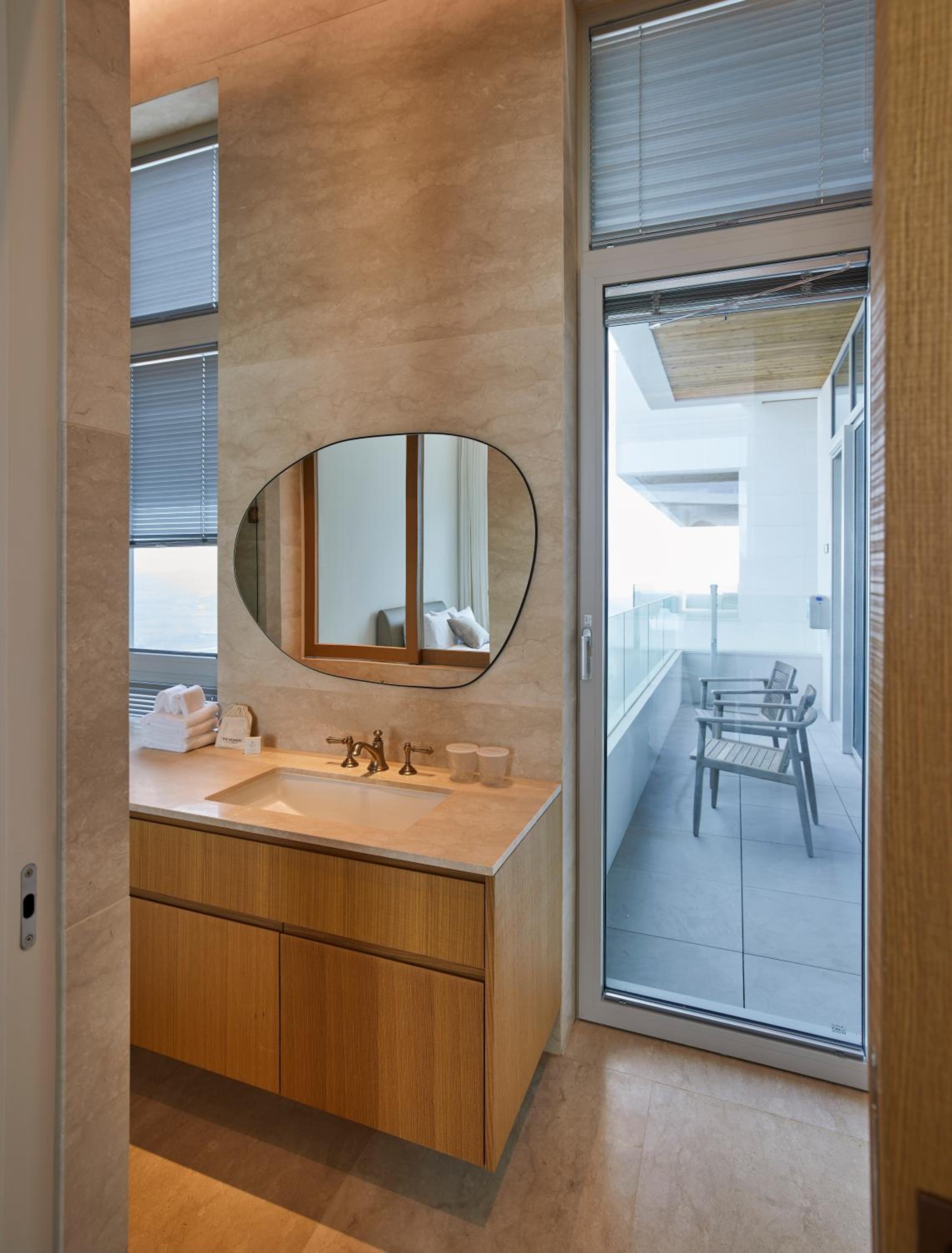 Suite with High Floor - Swimming Pool for 4 - Photo 5